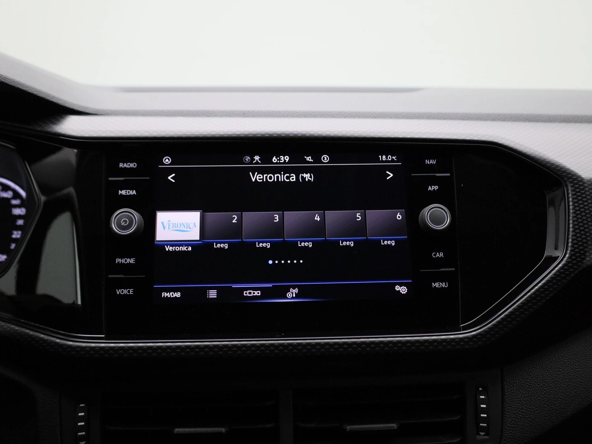 Volkswagen-T-Cross-image-15