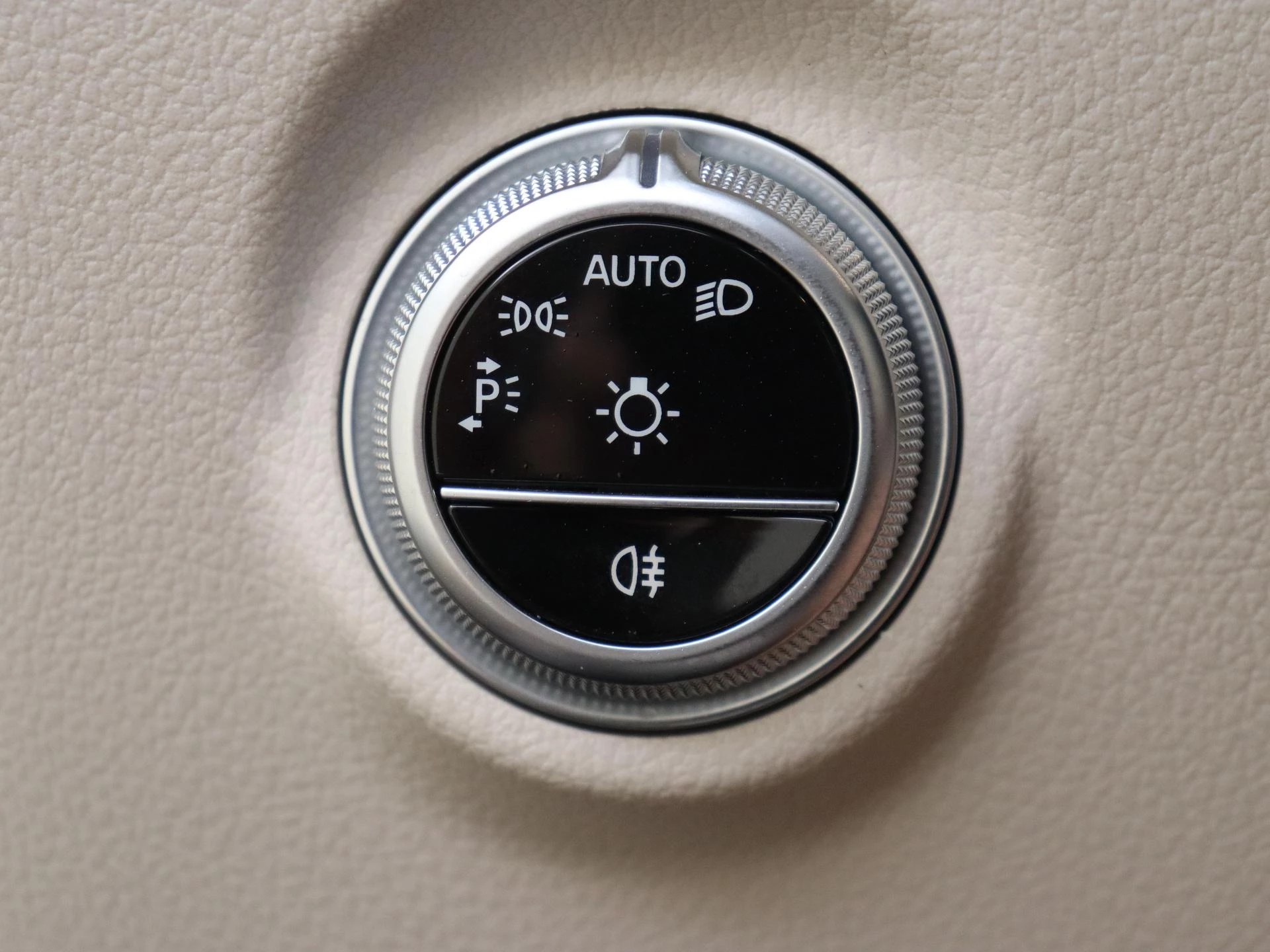 Mercedes-Benz-CLE-image-23