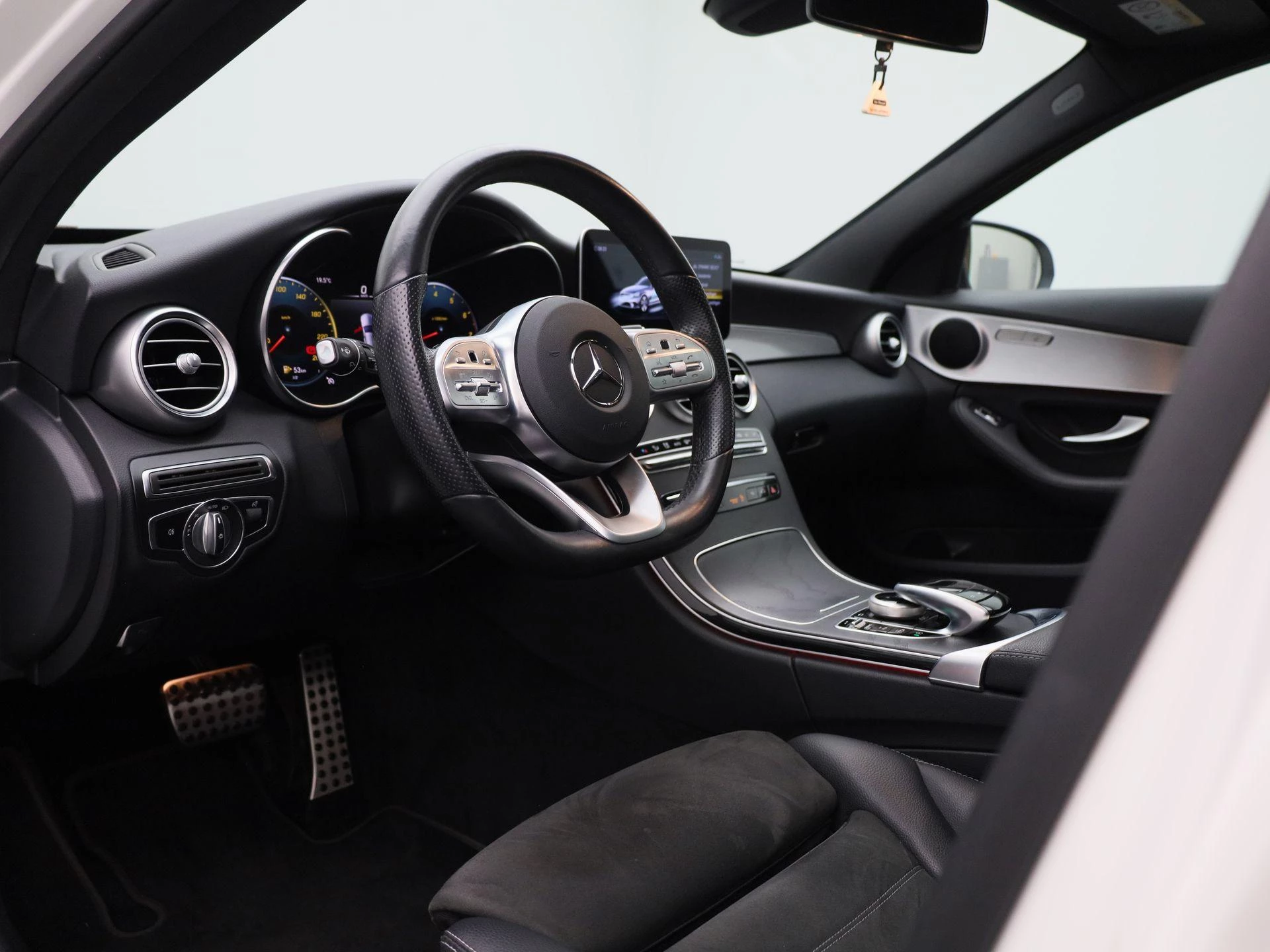 Mercedes-Benz-C-Klasse-image-33