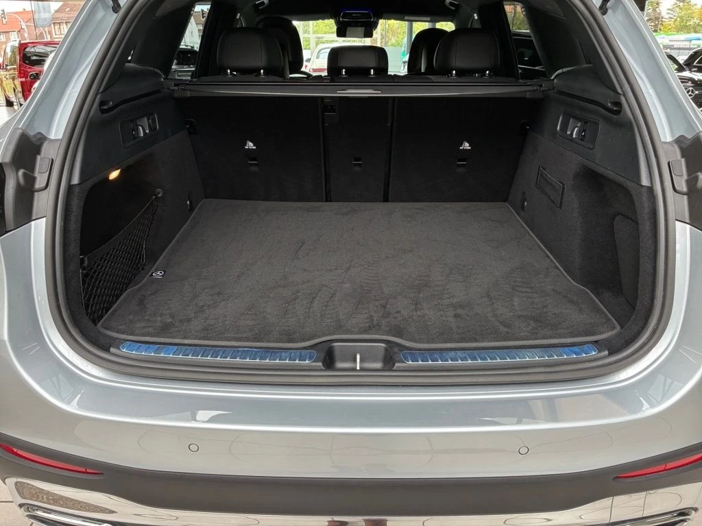 Mercedes-Benz-GLC 300 d-image-13