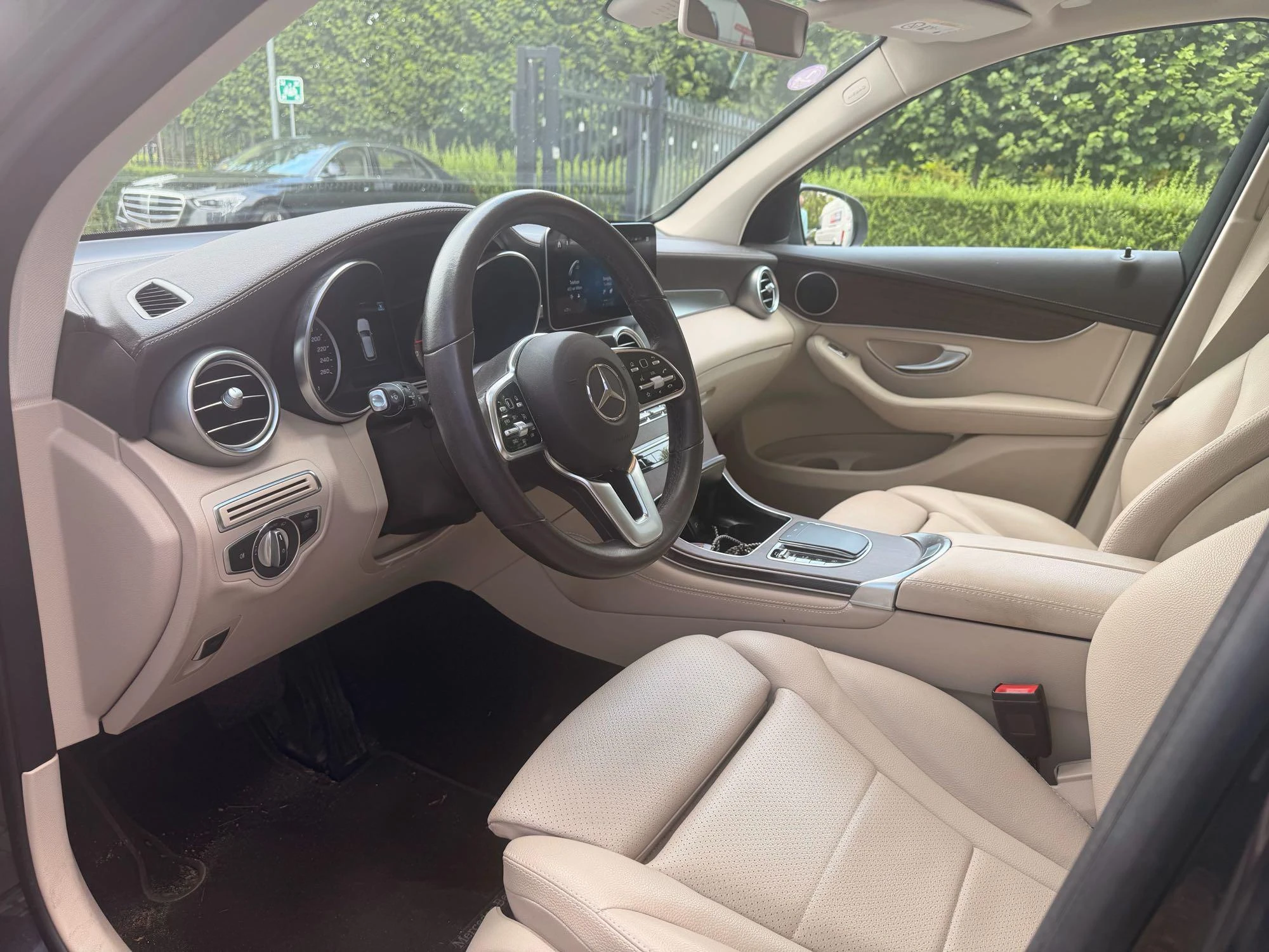 Mercedes-Benz-GLC-image-1