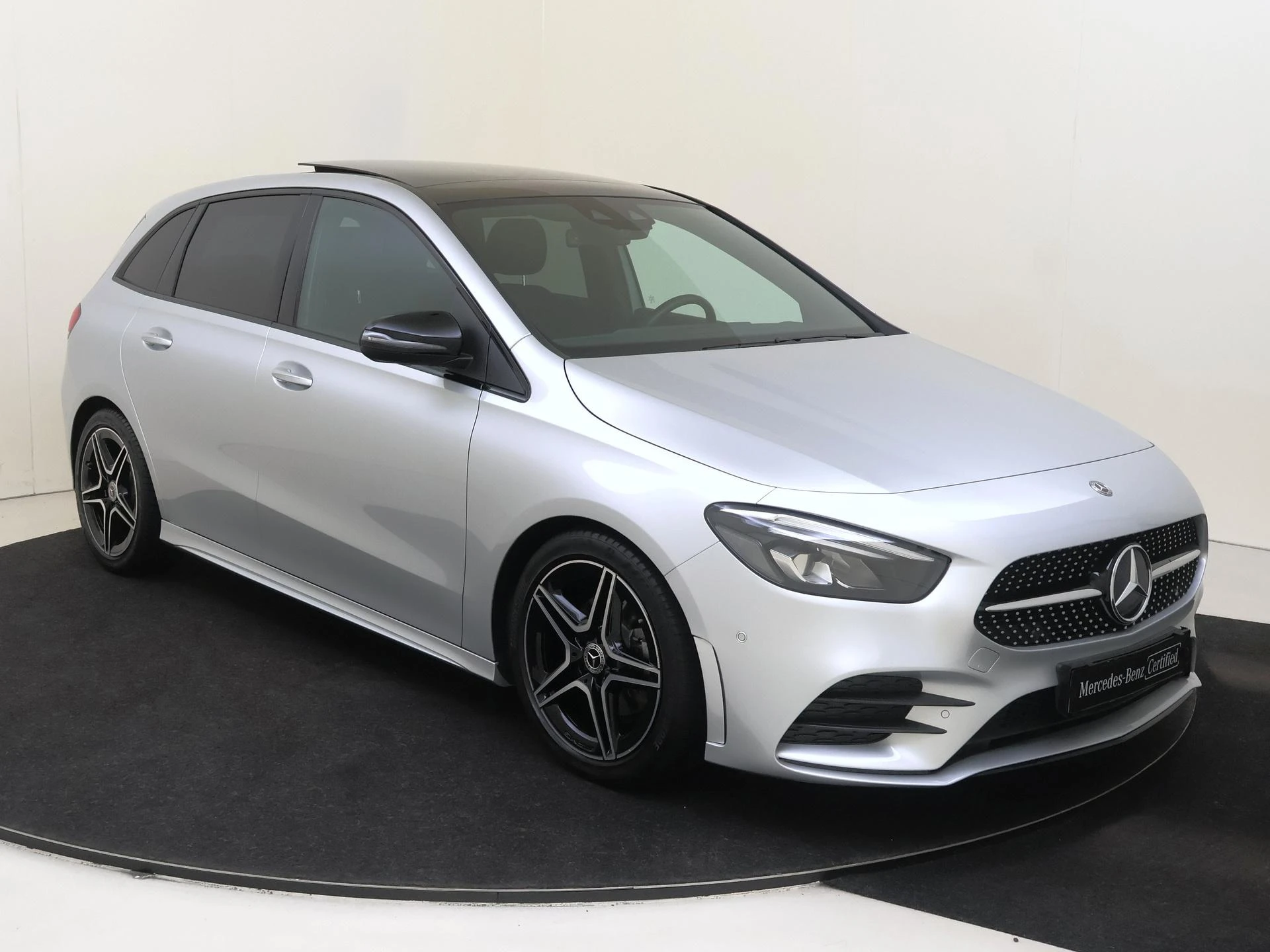 Mercedes-Benz-B-Klasse-image-1
