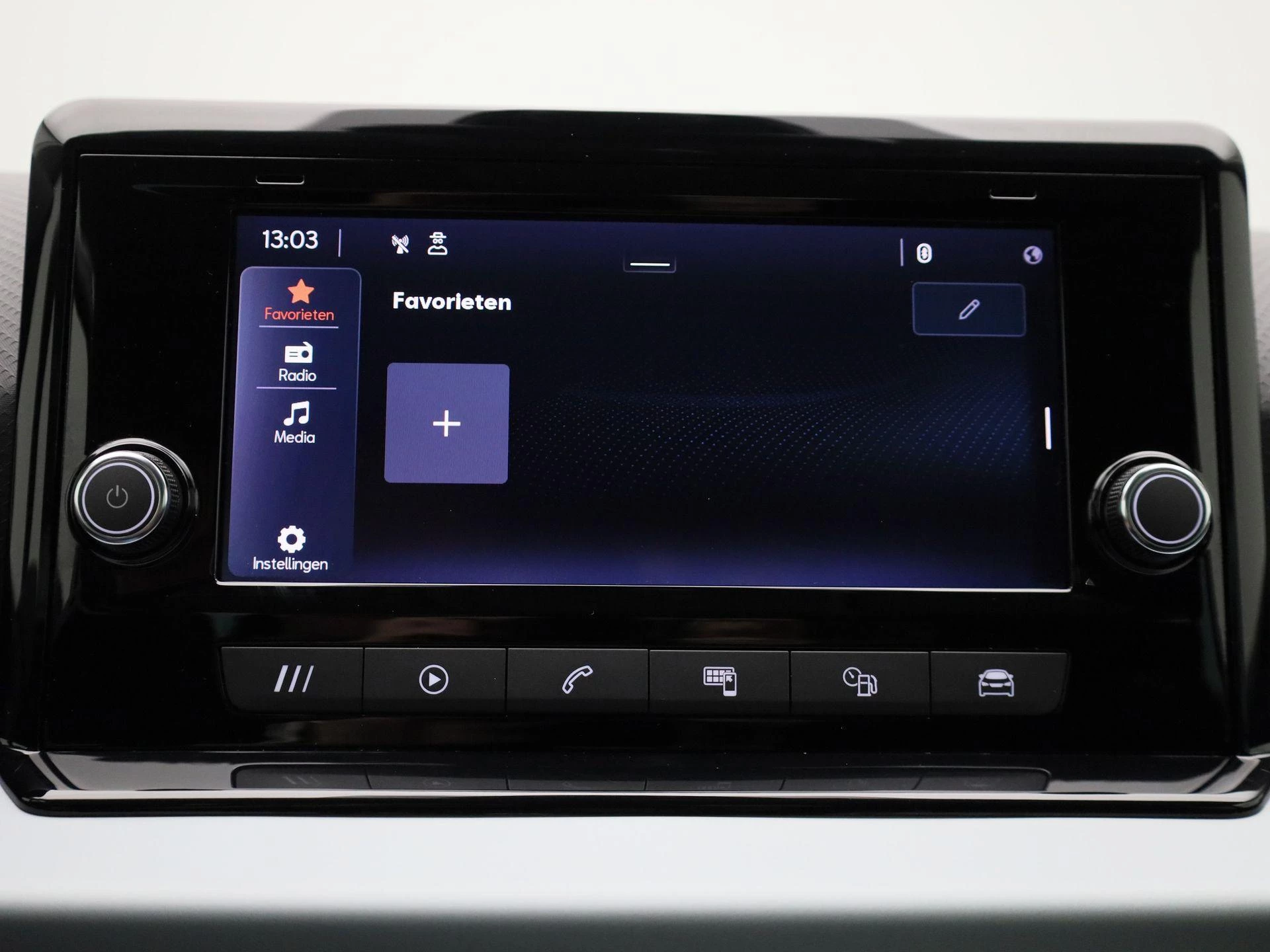 SEAT-Arona-image-18