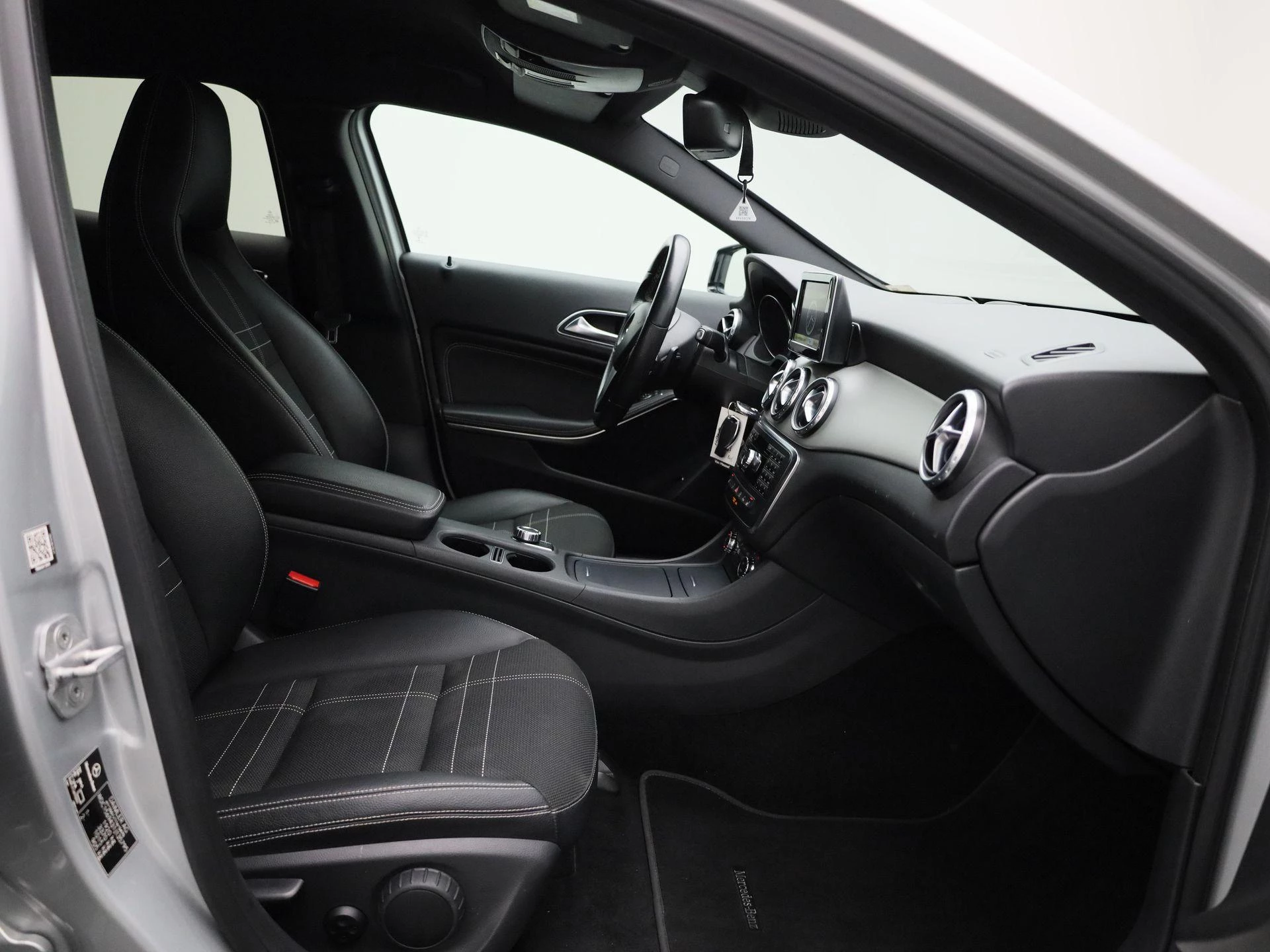 Mercedes-Benz-GLA-image-36