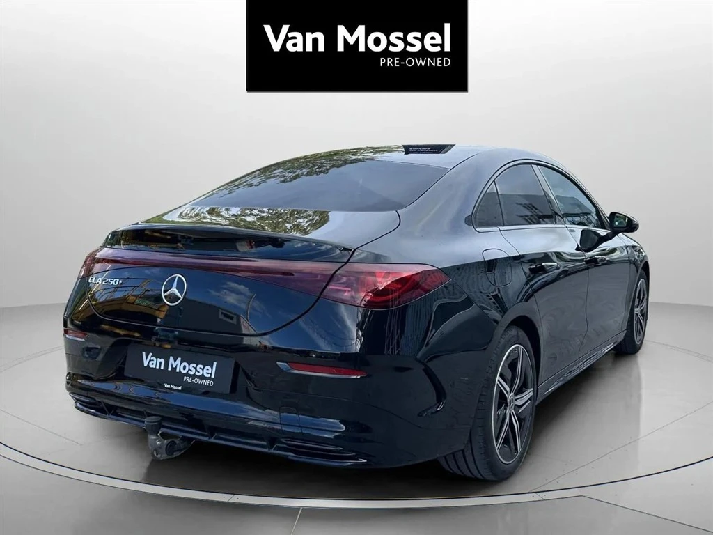 Mercedes-Benz-CLA-image-4