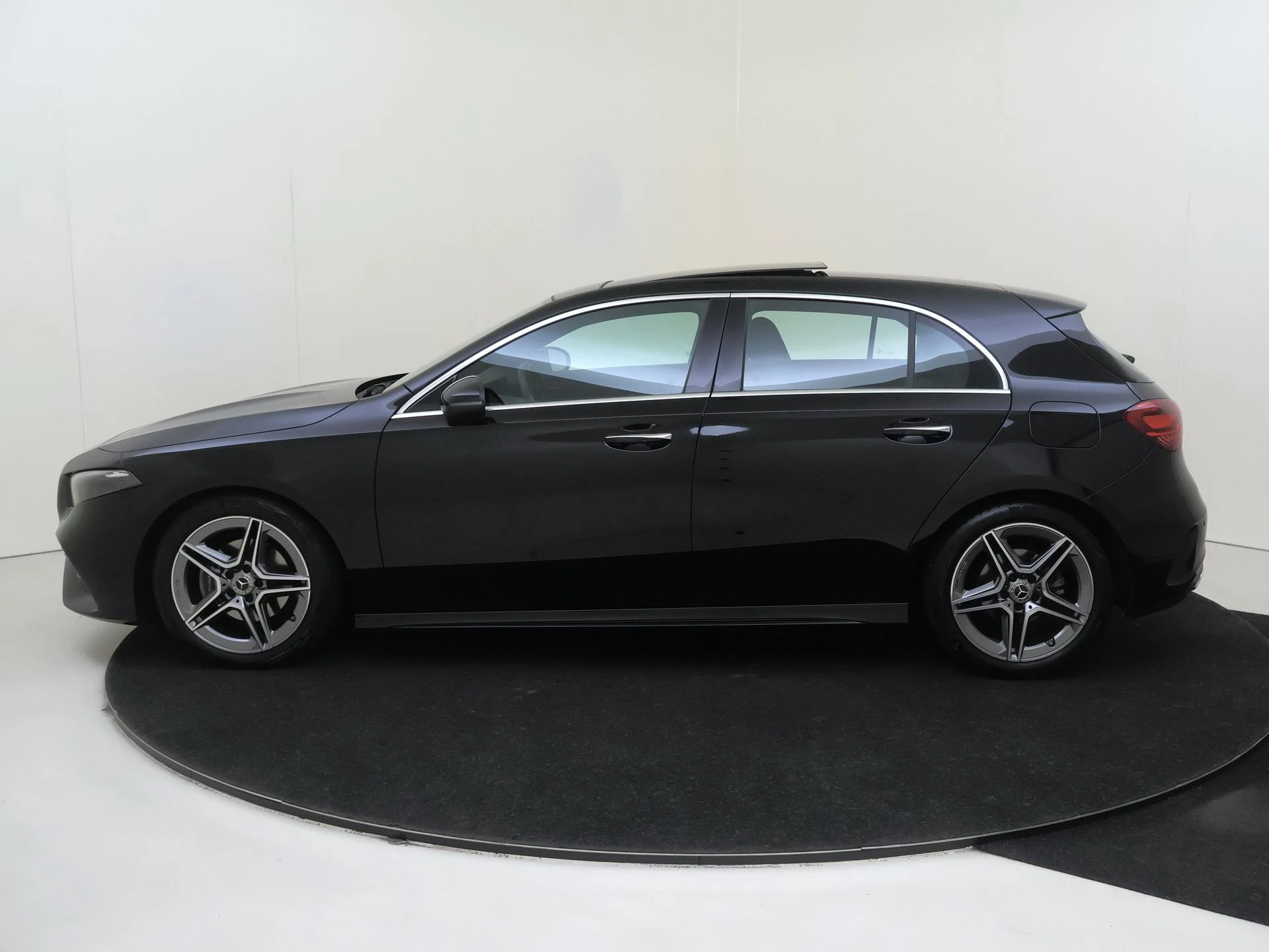 Mercedes-Benz-A-Klasse-image-7