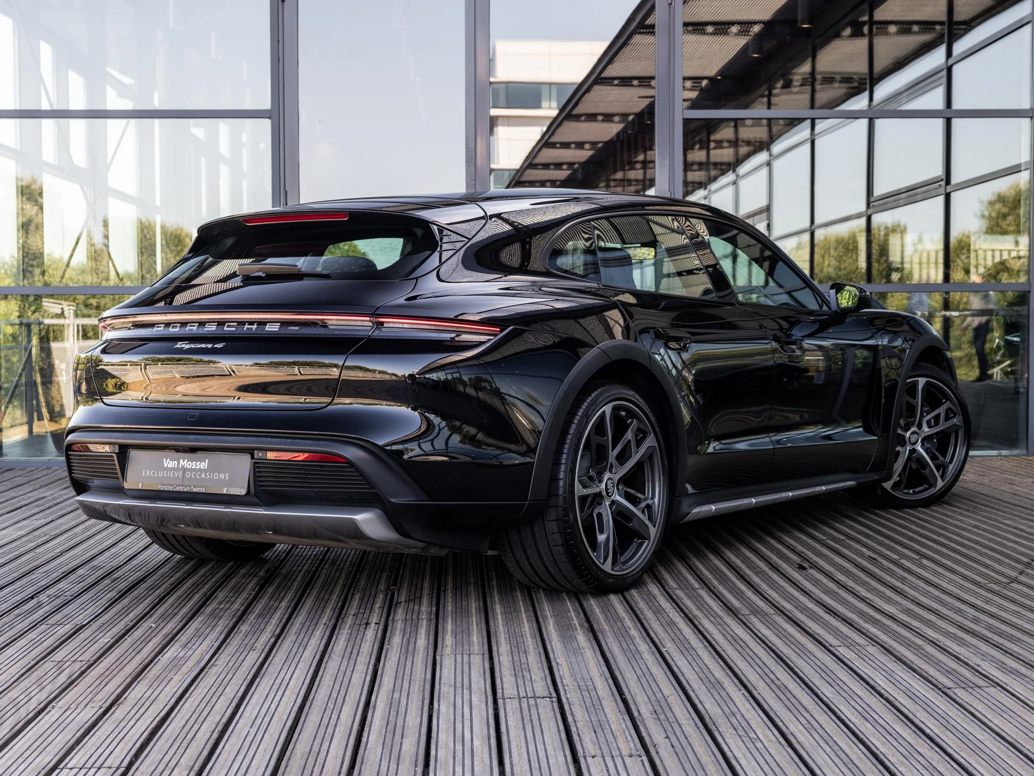 Porsche-Taycan-image-3