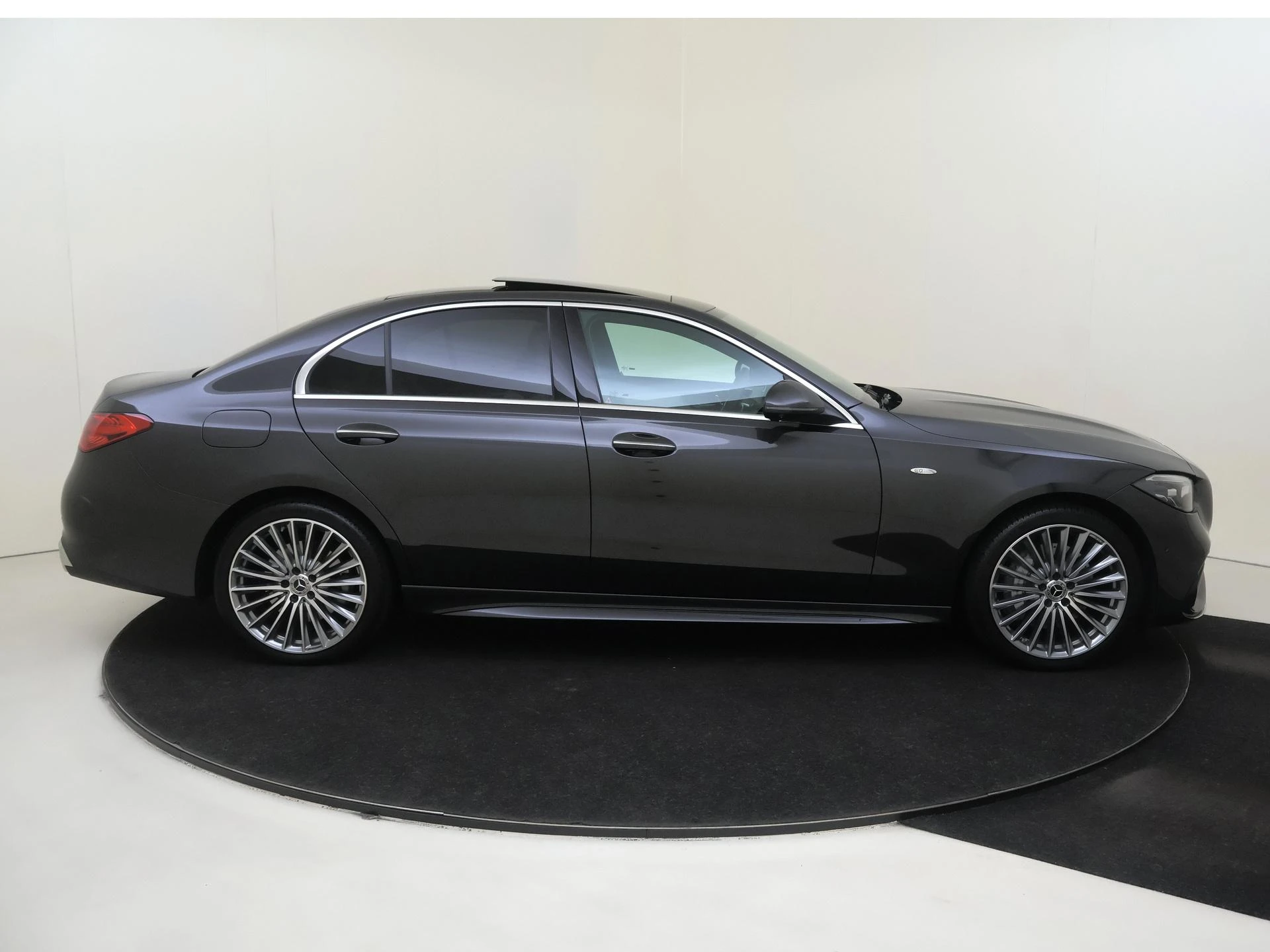 Mercedes-Benz-C-Klasse-image-8