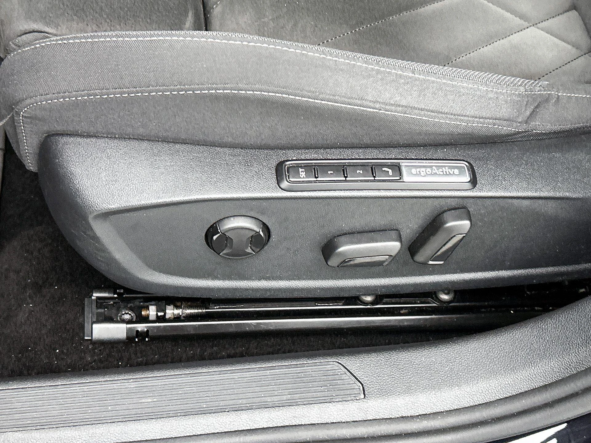 Volkswagen-Golf-image-16