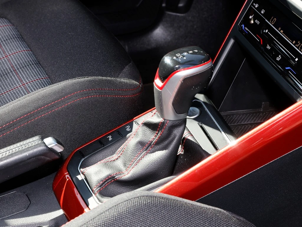 Volkswagen-Polo-image-7