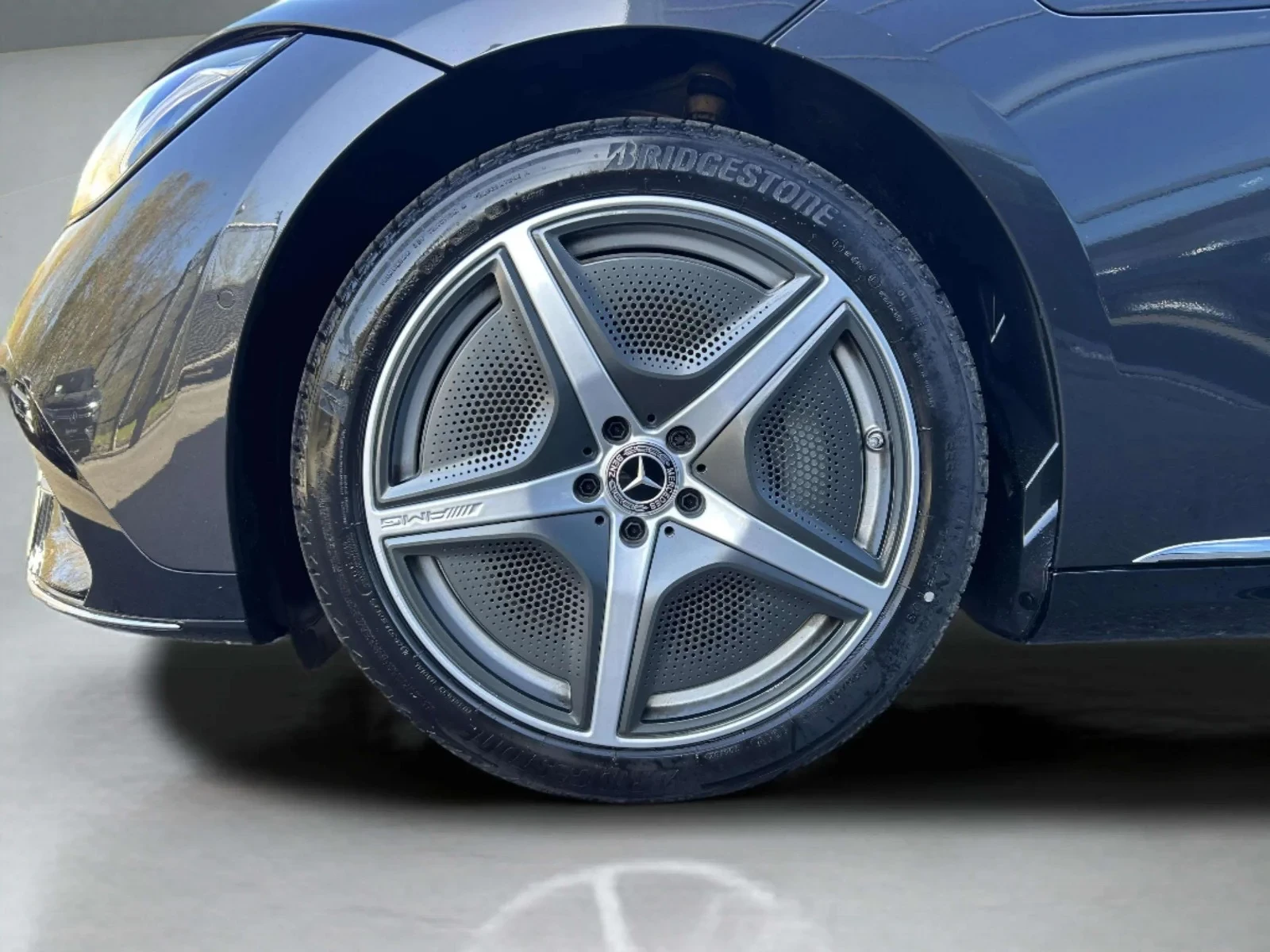 Mercedes-Benz-EQE-image-8