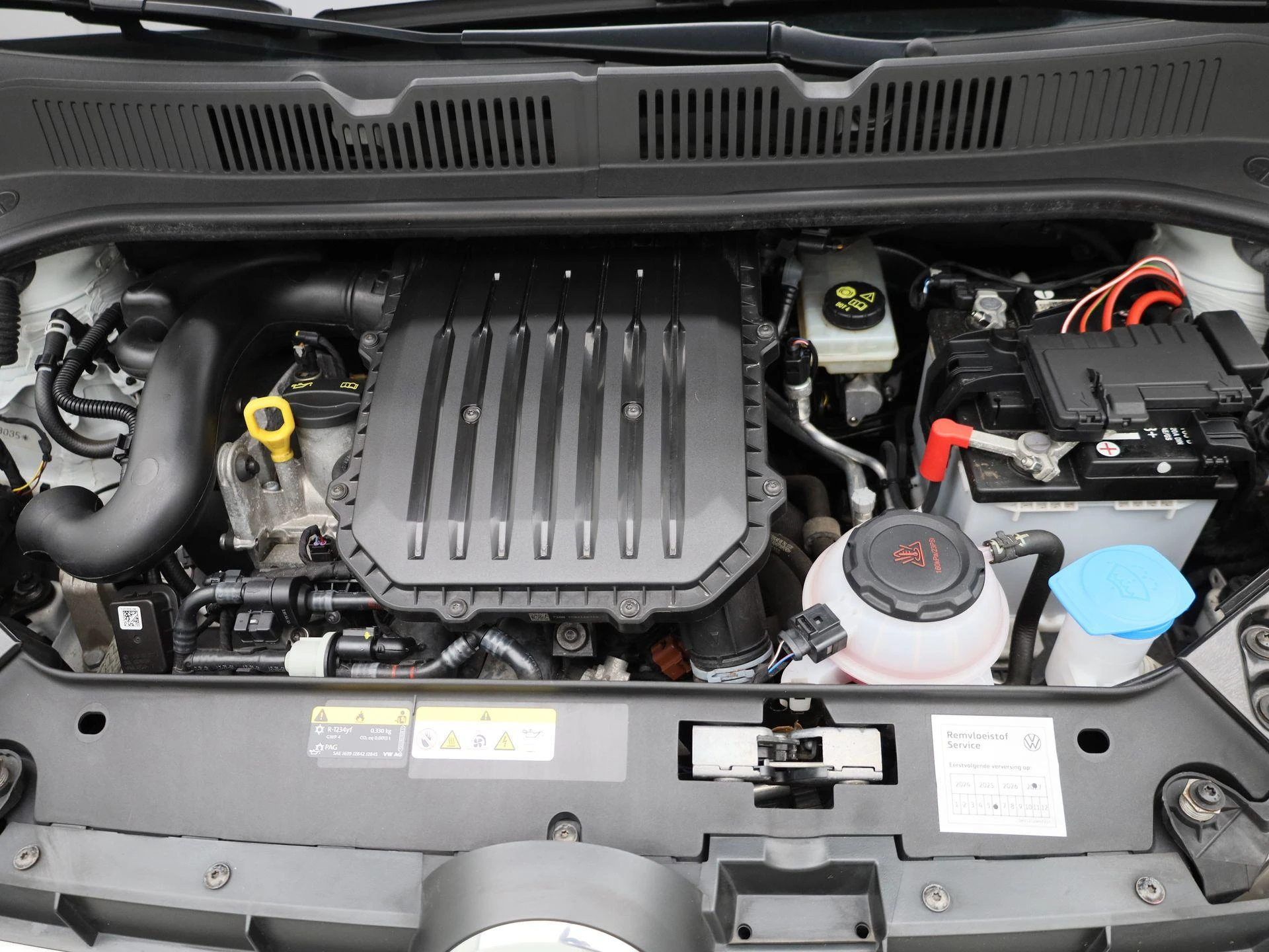 Volkswagen-up!-image-26