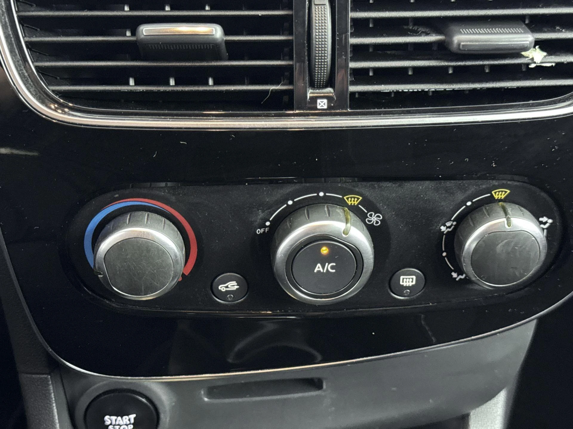 Renault-Clio-image-16
