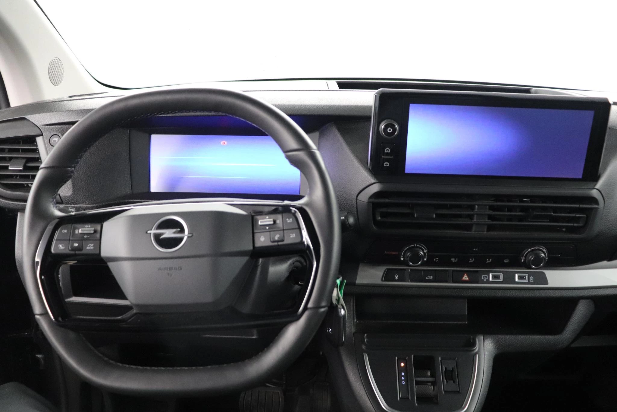 Opel-Vivaro-image-14