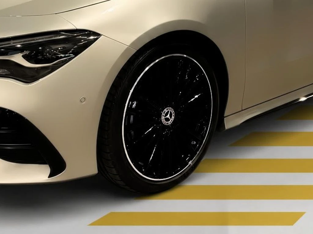 Mercedes-Benz-CLA 200-image-5