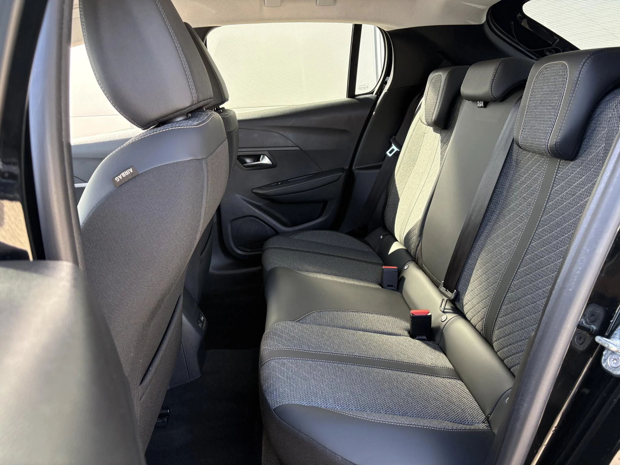 Peugeot-208-image-12