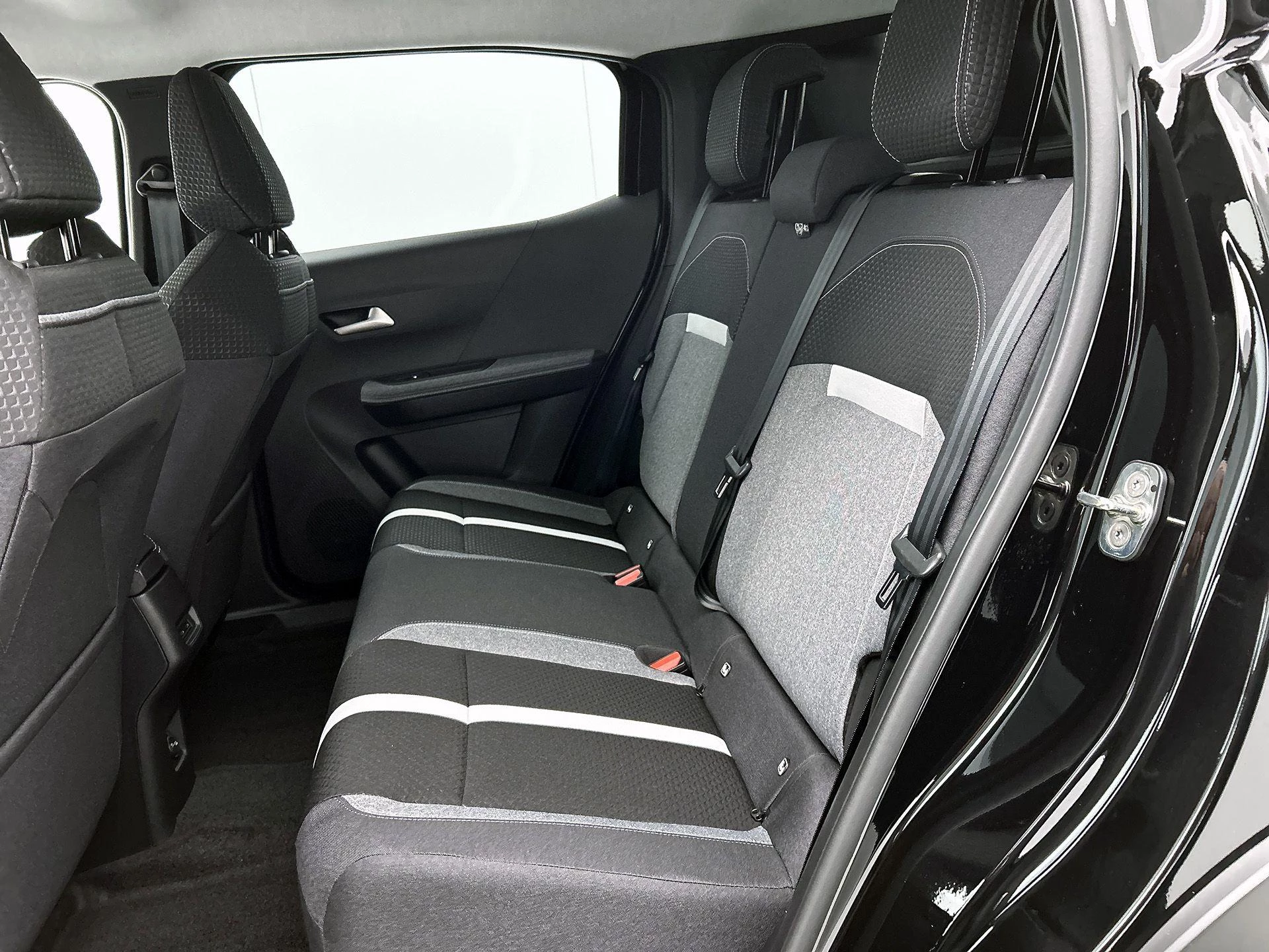 Opel-Frontera-image-25