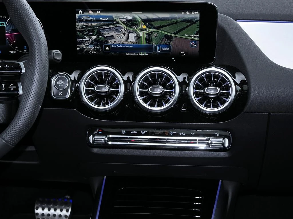 Mercedes-Benz-GLA 200 d-image-11