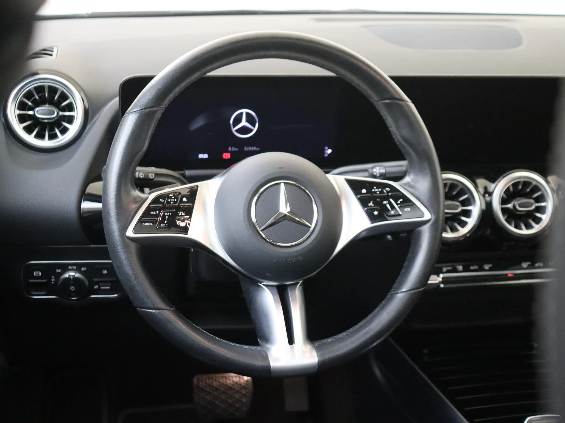 Mercedes-Benz-GLA-image-9