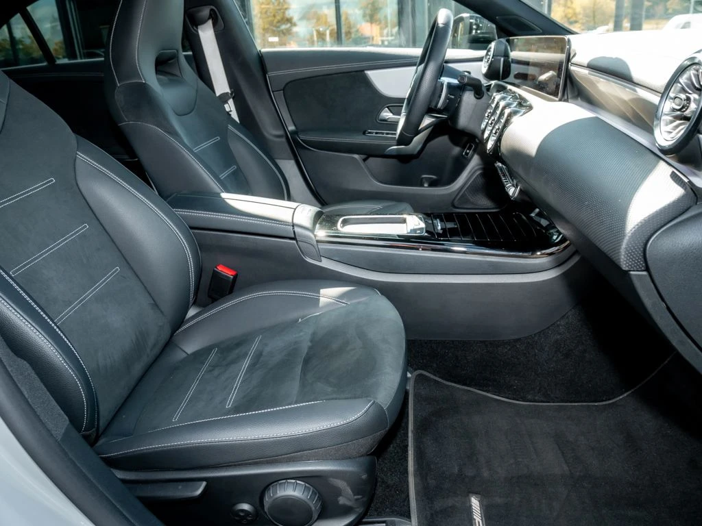 Mercedes-Benz-CLA 200-image-11