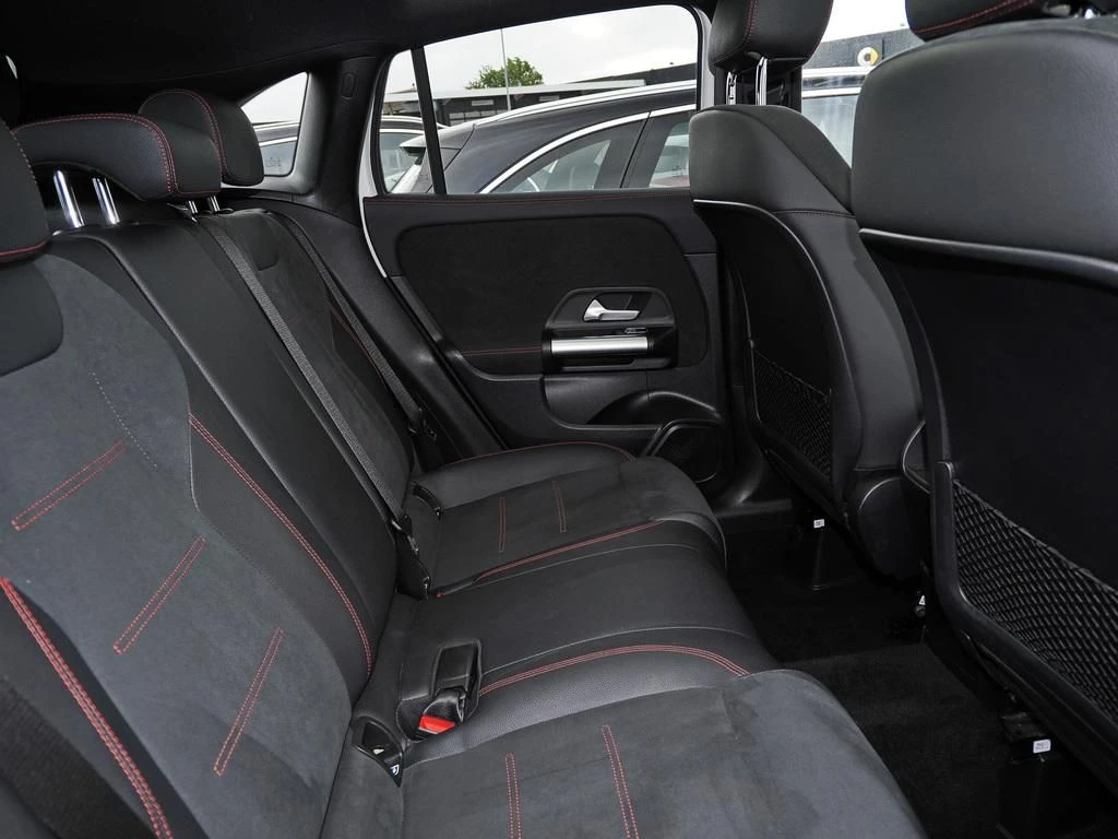 Mercedes-Benz-GLA 220 d-image-14