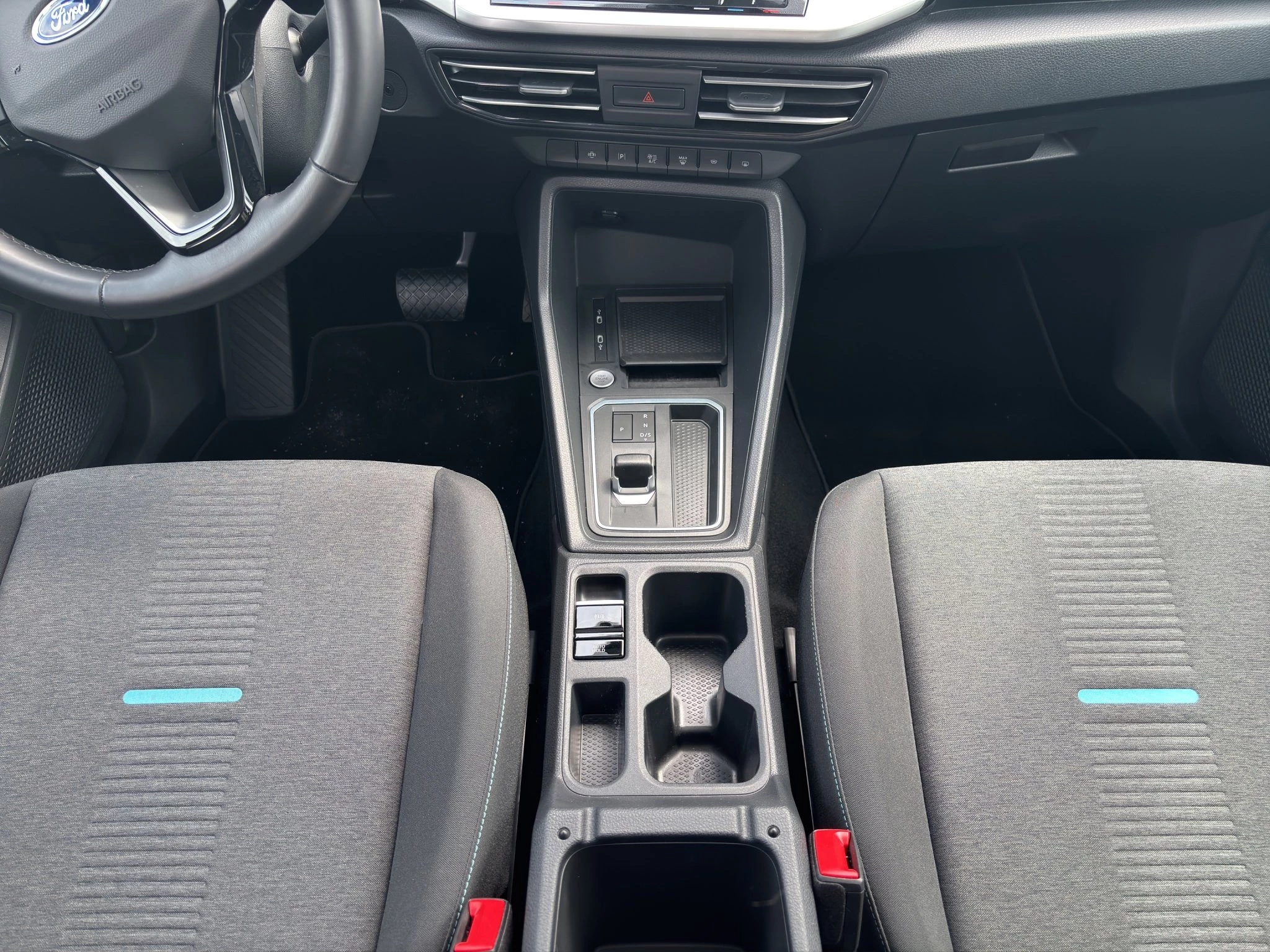 Ford Tourneo Connect Active 2.0 EB Aut. | LED | AHK | Pano | RFK | SHZ | LMF
