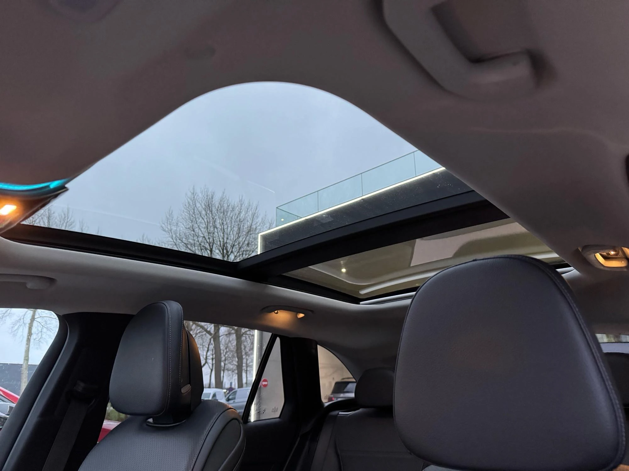 Mercedes-Benz GLC 200 4MATIC Luxury Line + PANORAMISCH DAK + TREKHAAK + LEDER +