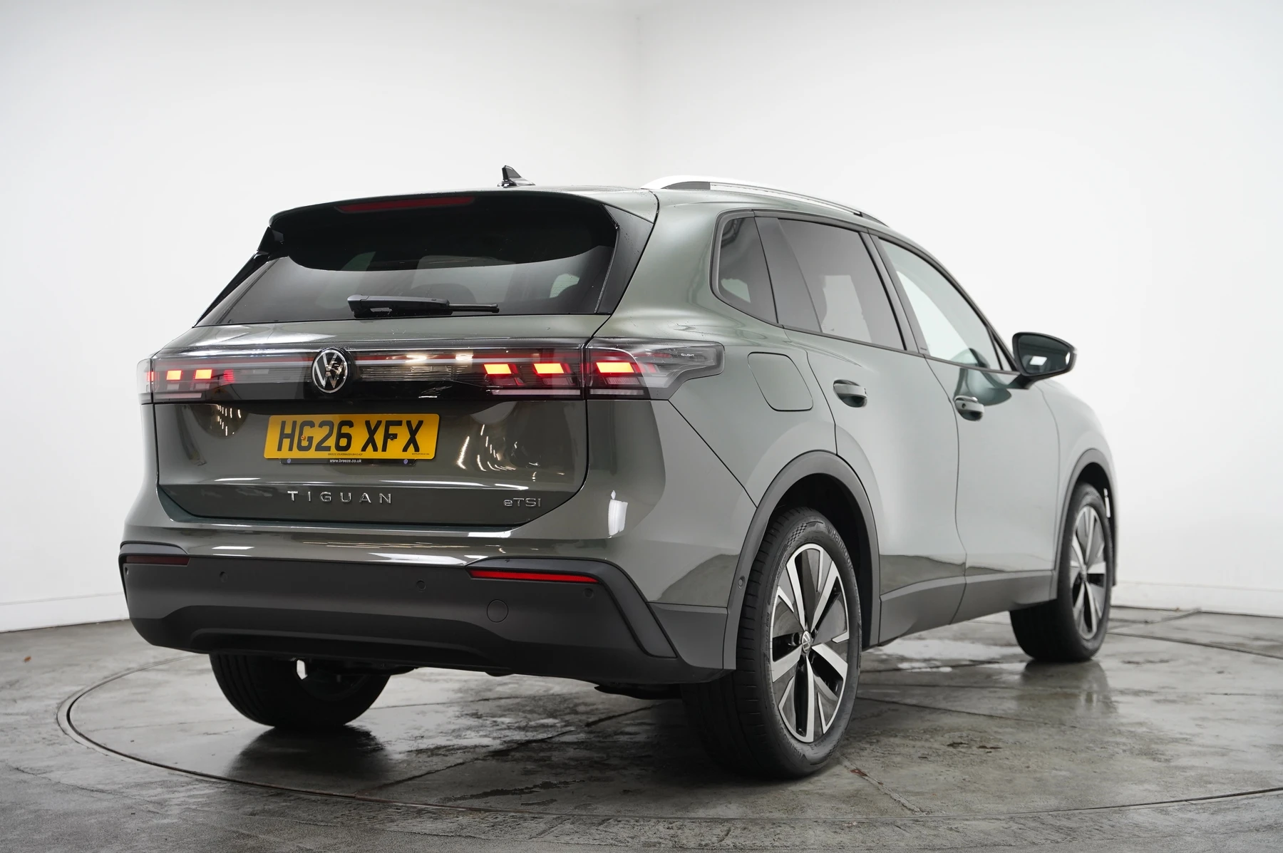 Volkswagen-Tiguan-image-14