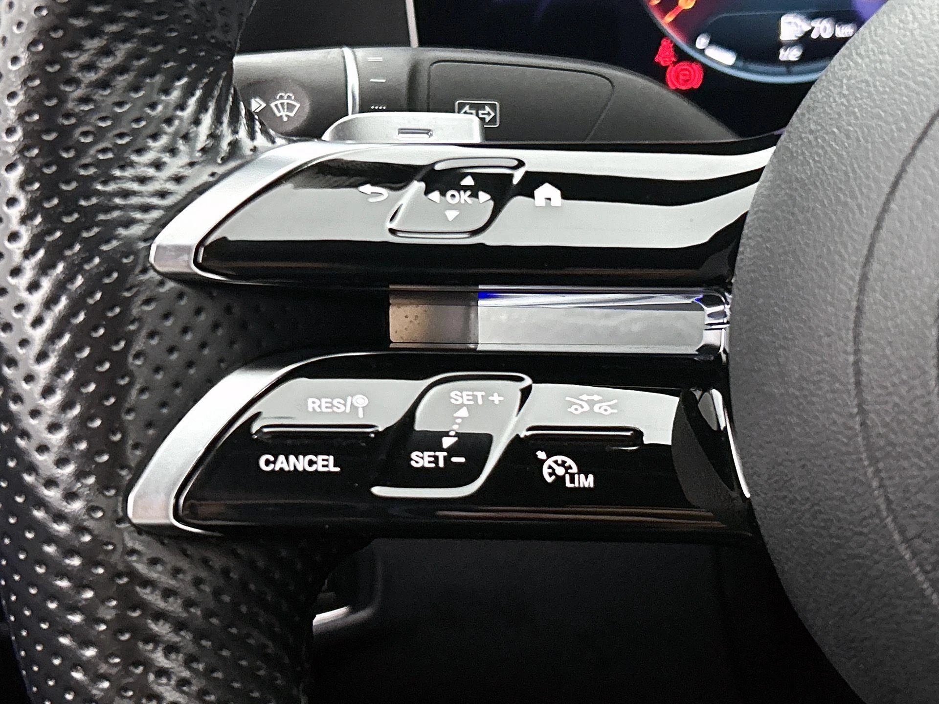 Mercedes-Benz-E-Klasse-image-5
