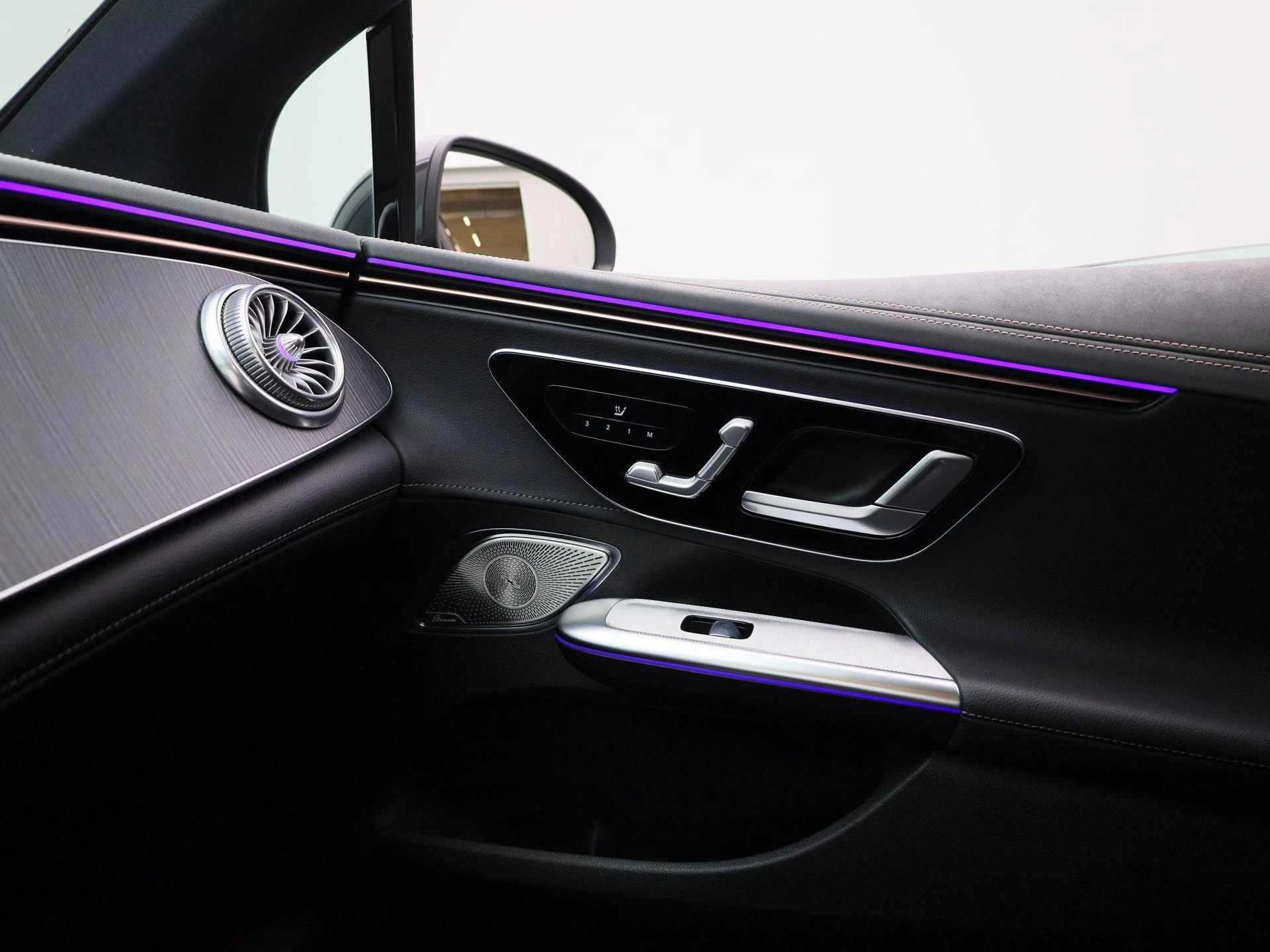 Mercedes-Benz-EQE-image-42