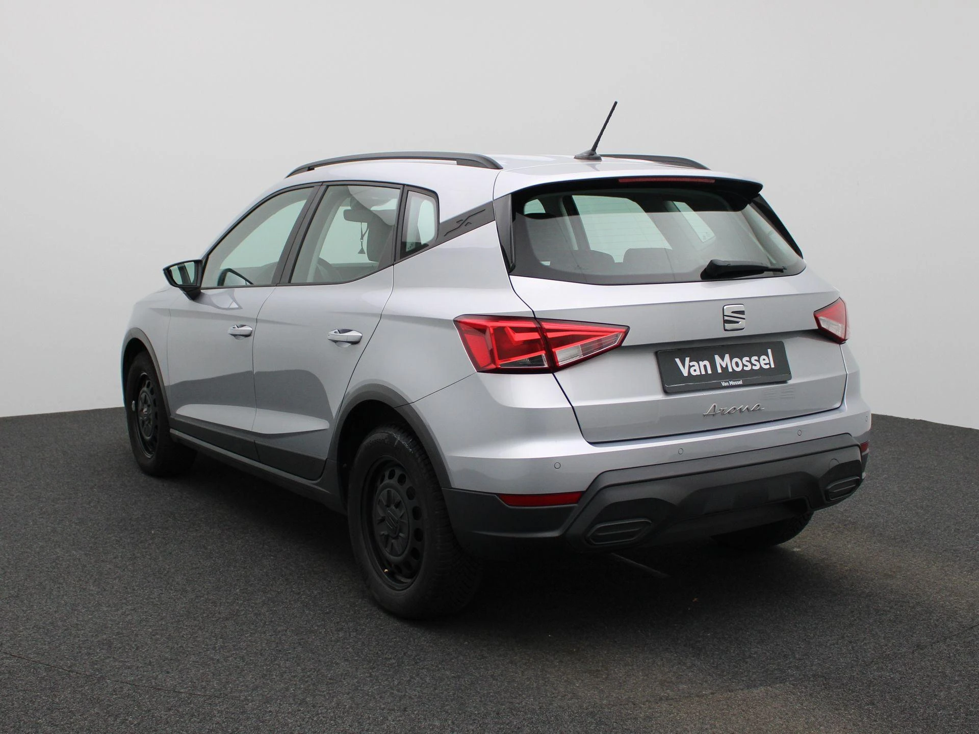 SEAT-Arona-image-1
