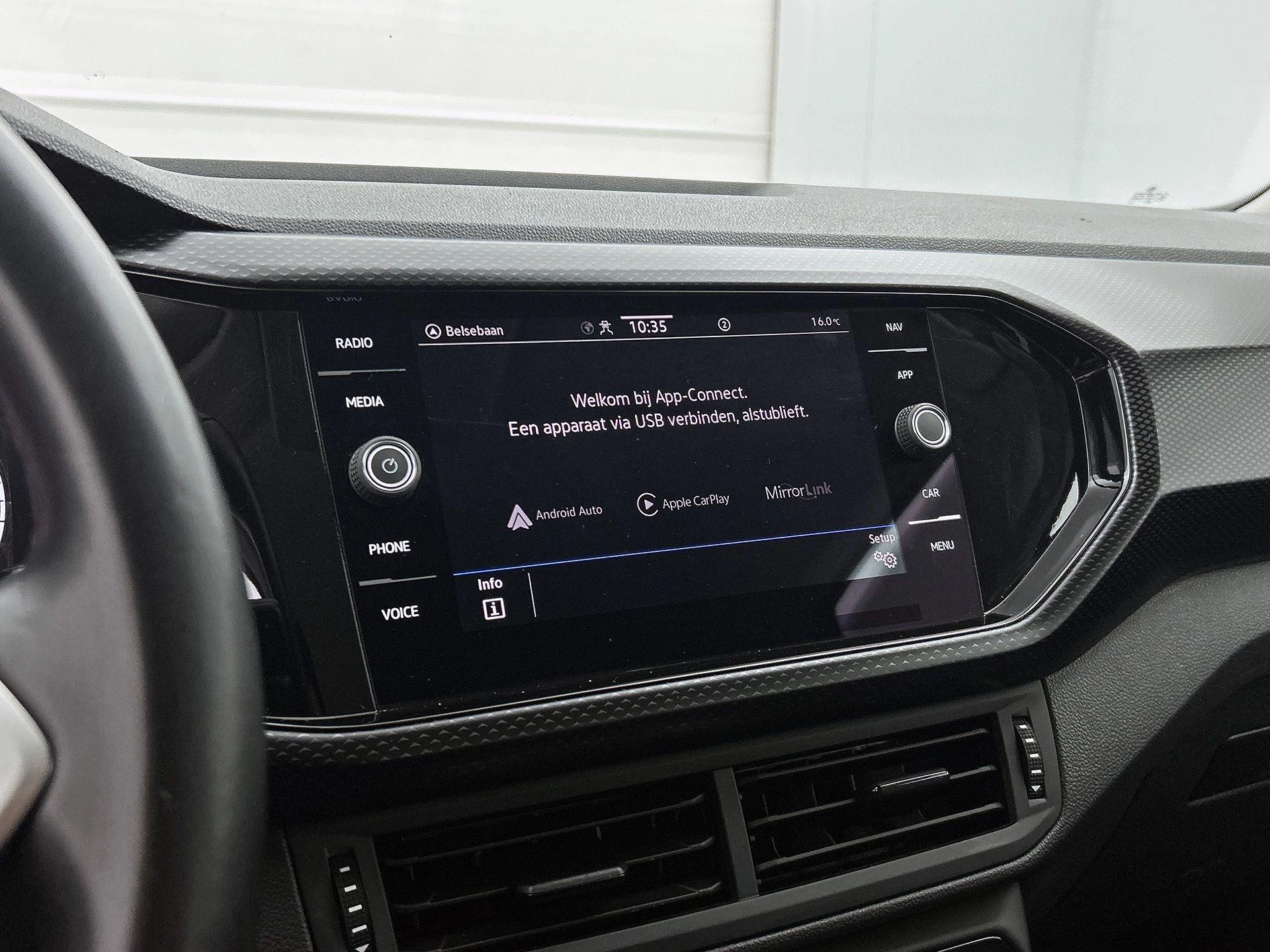 Volkswagen-T-Cross-image-17