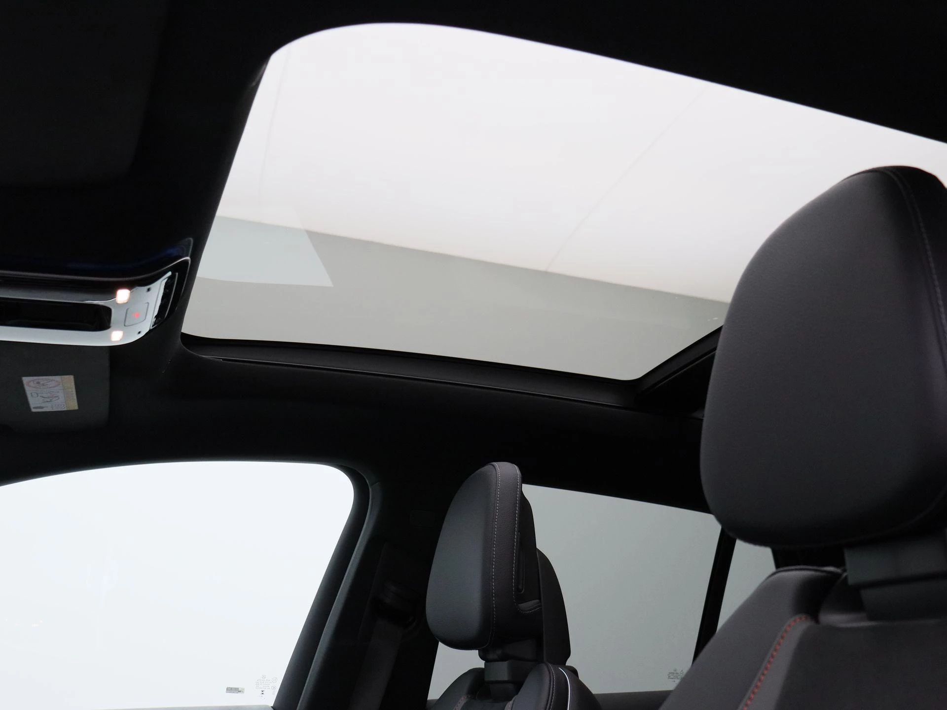 Mercedes-Benz-EQE-image-12