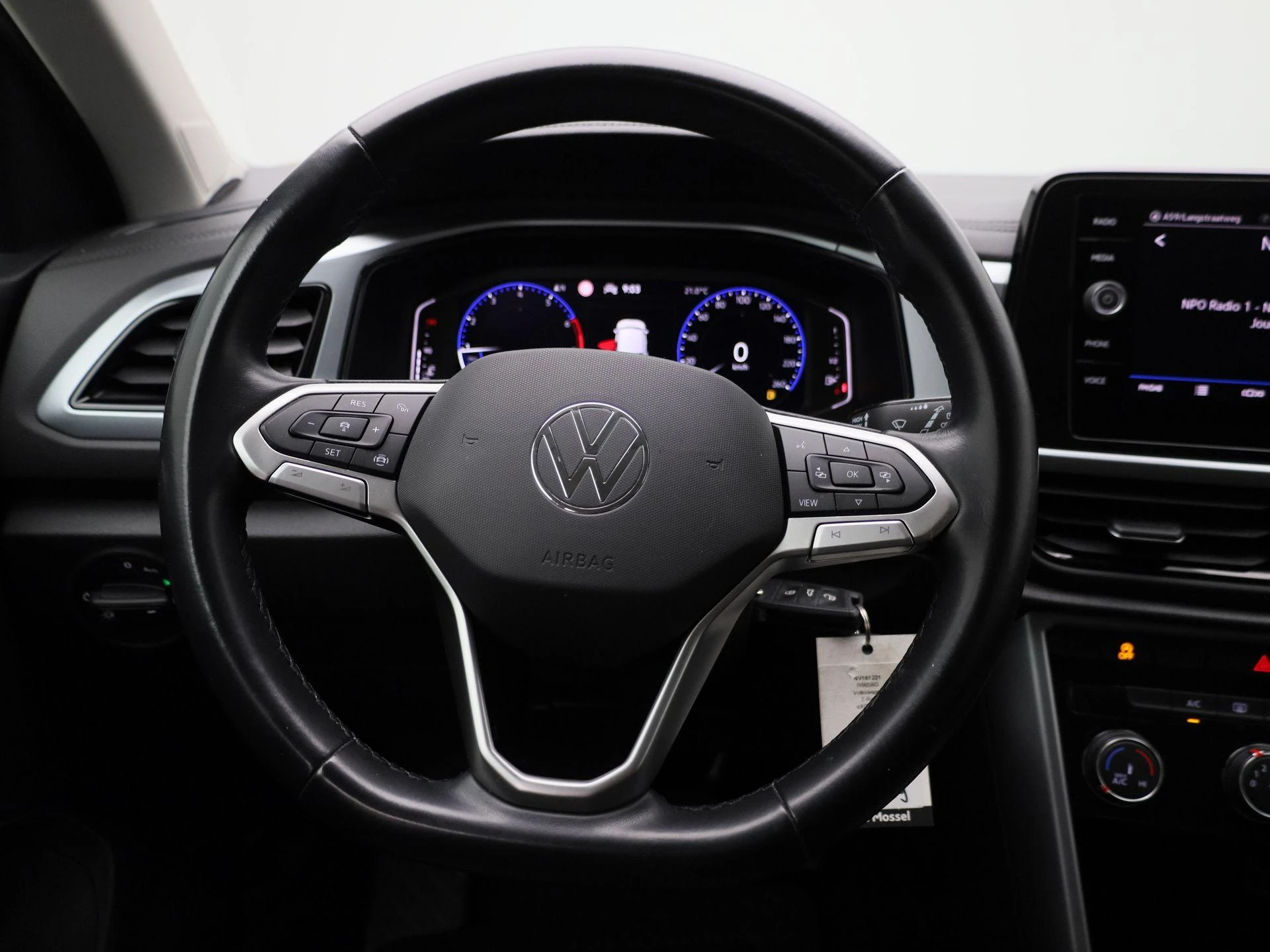 Volkswagen-T-Roc-image-6