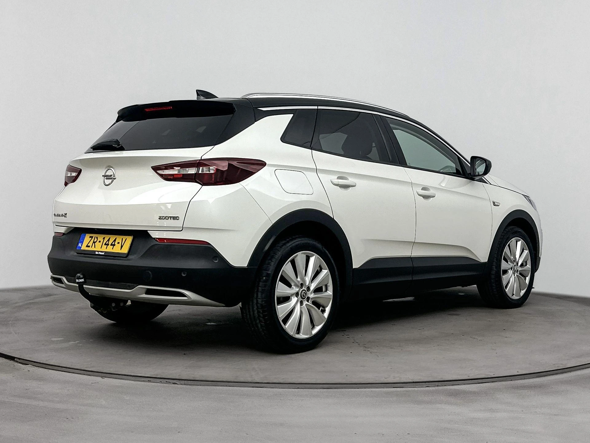 Opel-Grandland X-image-3