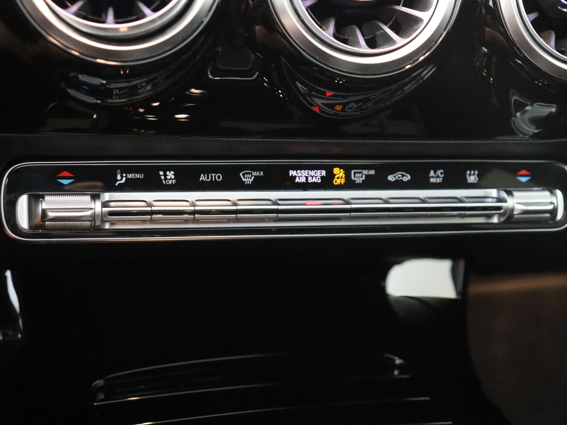 Mercedes-Benz-CLA-image-19