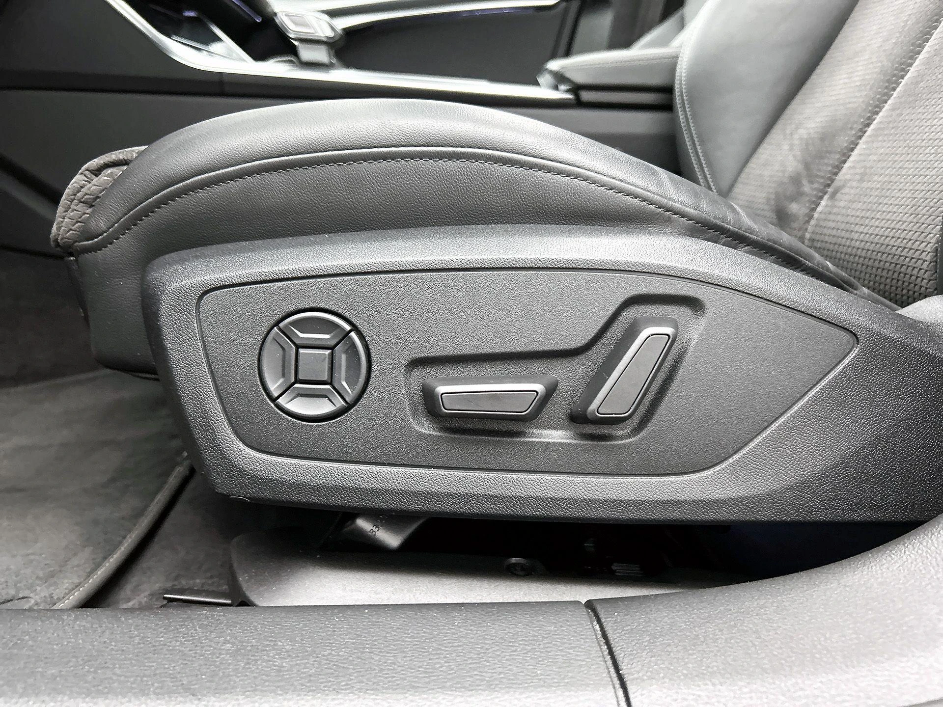 Audi-A6-image-25