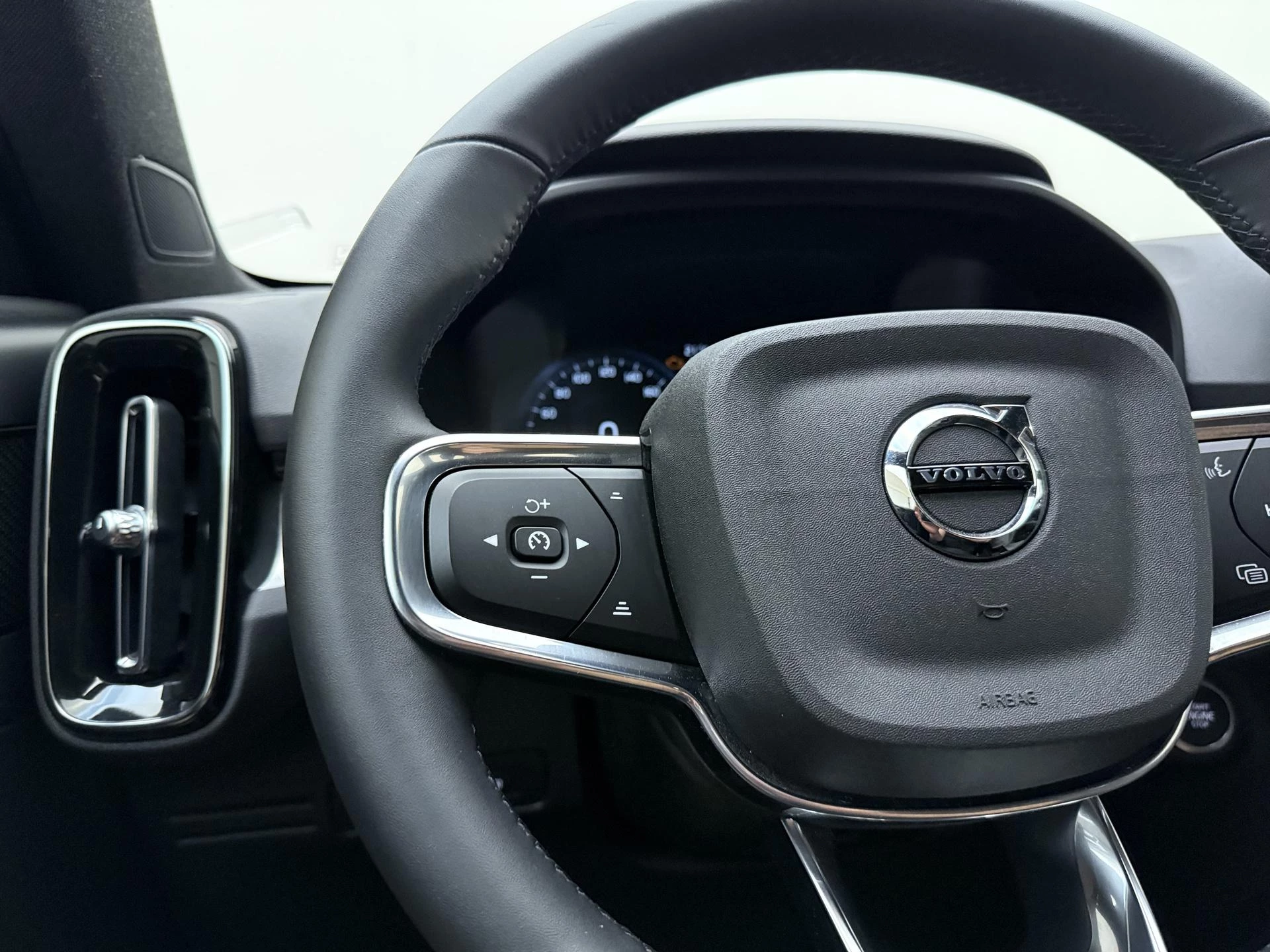 Volvo XC40 1.5 T4 Plug-in hybrid Plus Dark