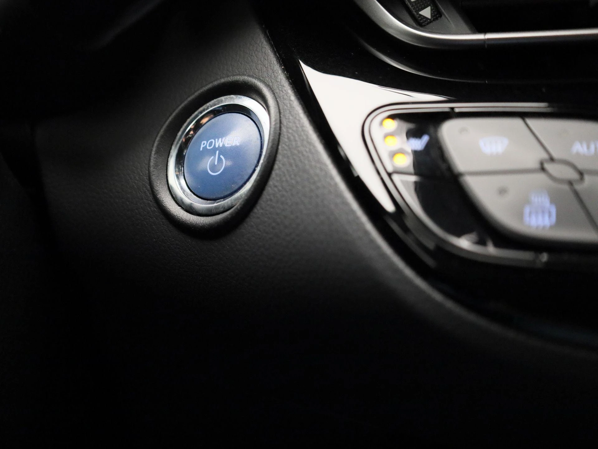 Toyota-C-HR-image-23