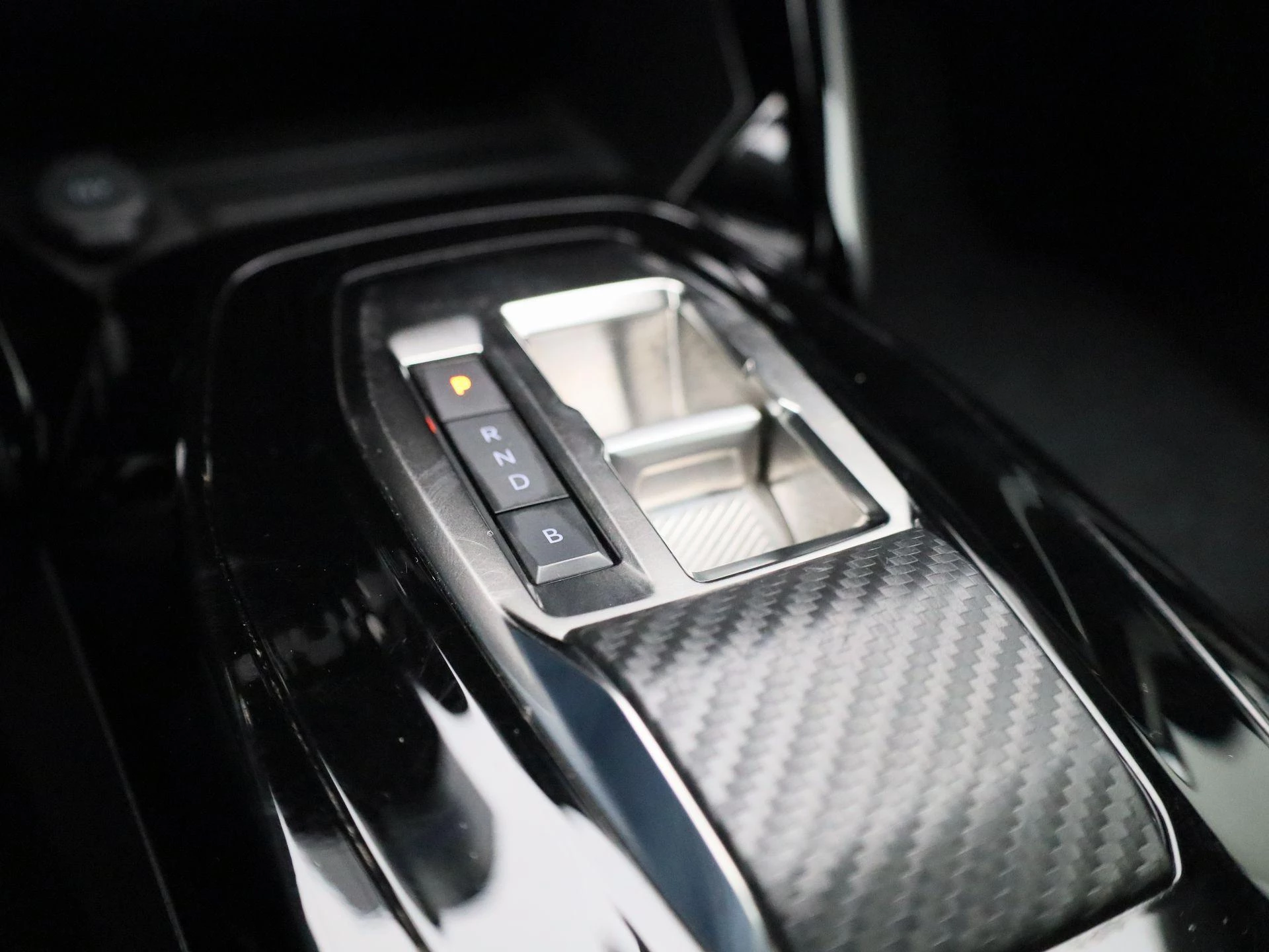 Peugeot-e-2008-image-24