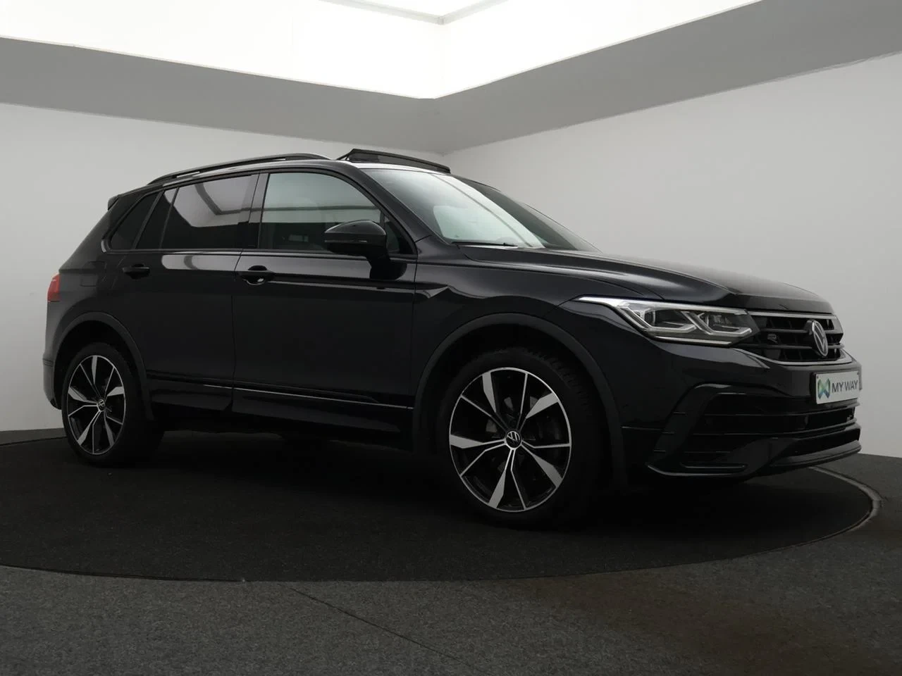 Volkswagen Tiguan eHybrid (PHEV) Tiguan eHybrid 1.4PHEV R-Line Business Premium 150PK *AUTOMAAT*PANODAK*TREKHAAK*LEDER*CAMERA*ACC*PDC*...*