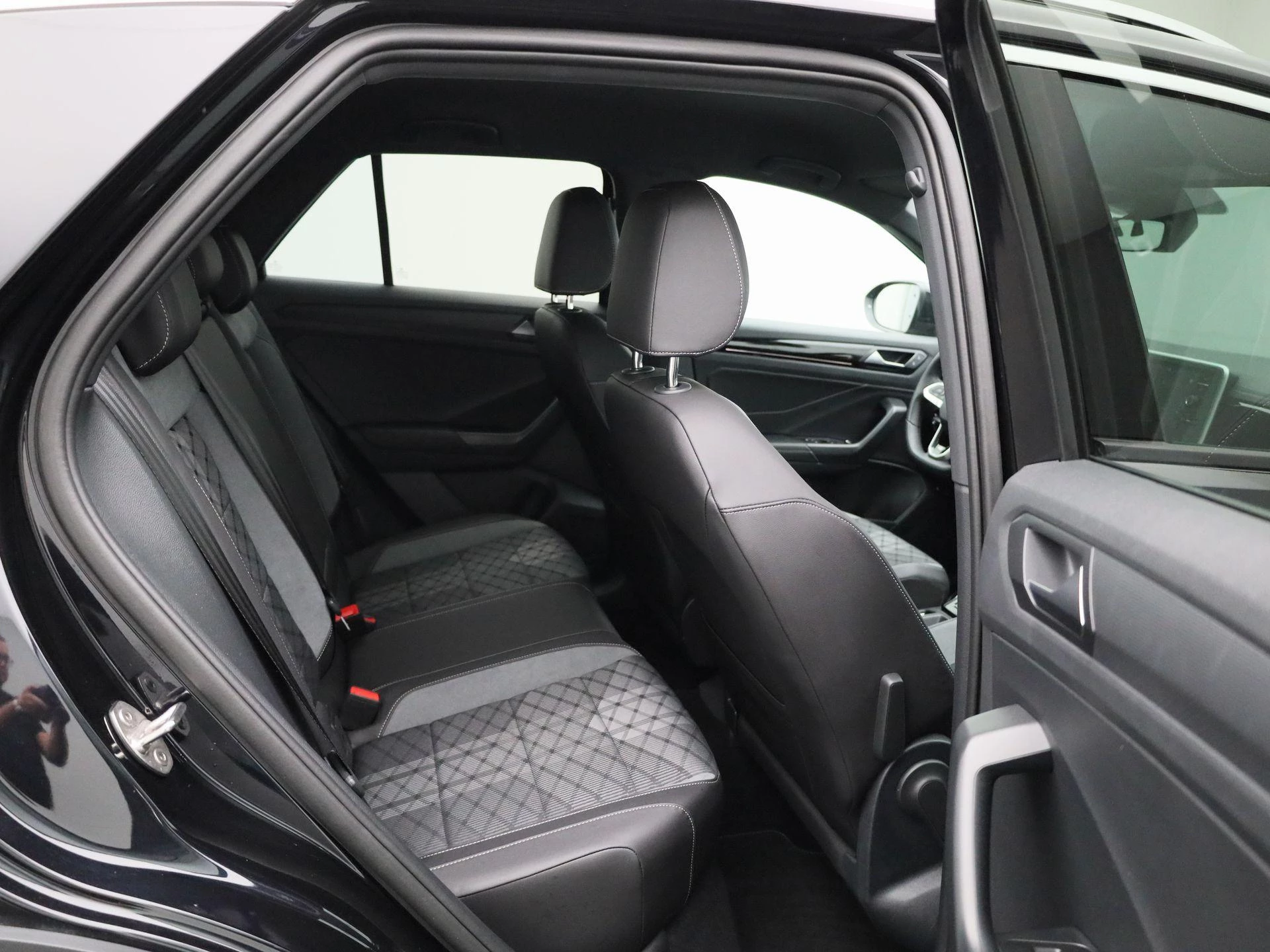 Volkswagen-T-Roc-image-41