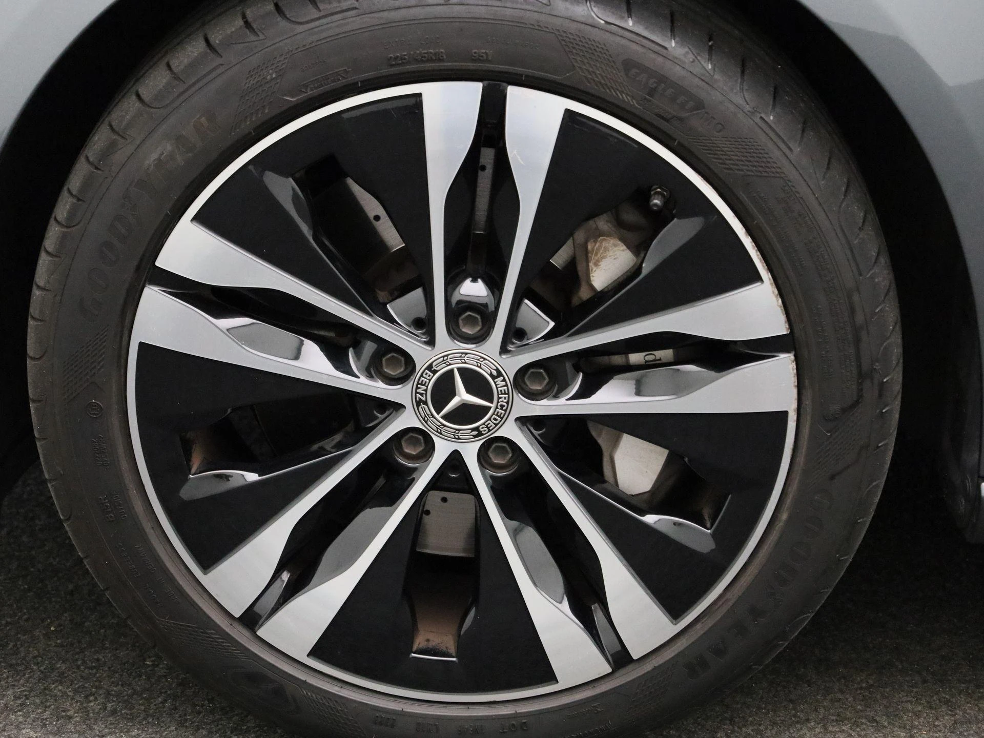 Mercedes-Benz-C-Klasse-image-14