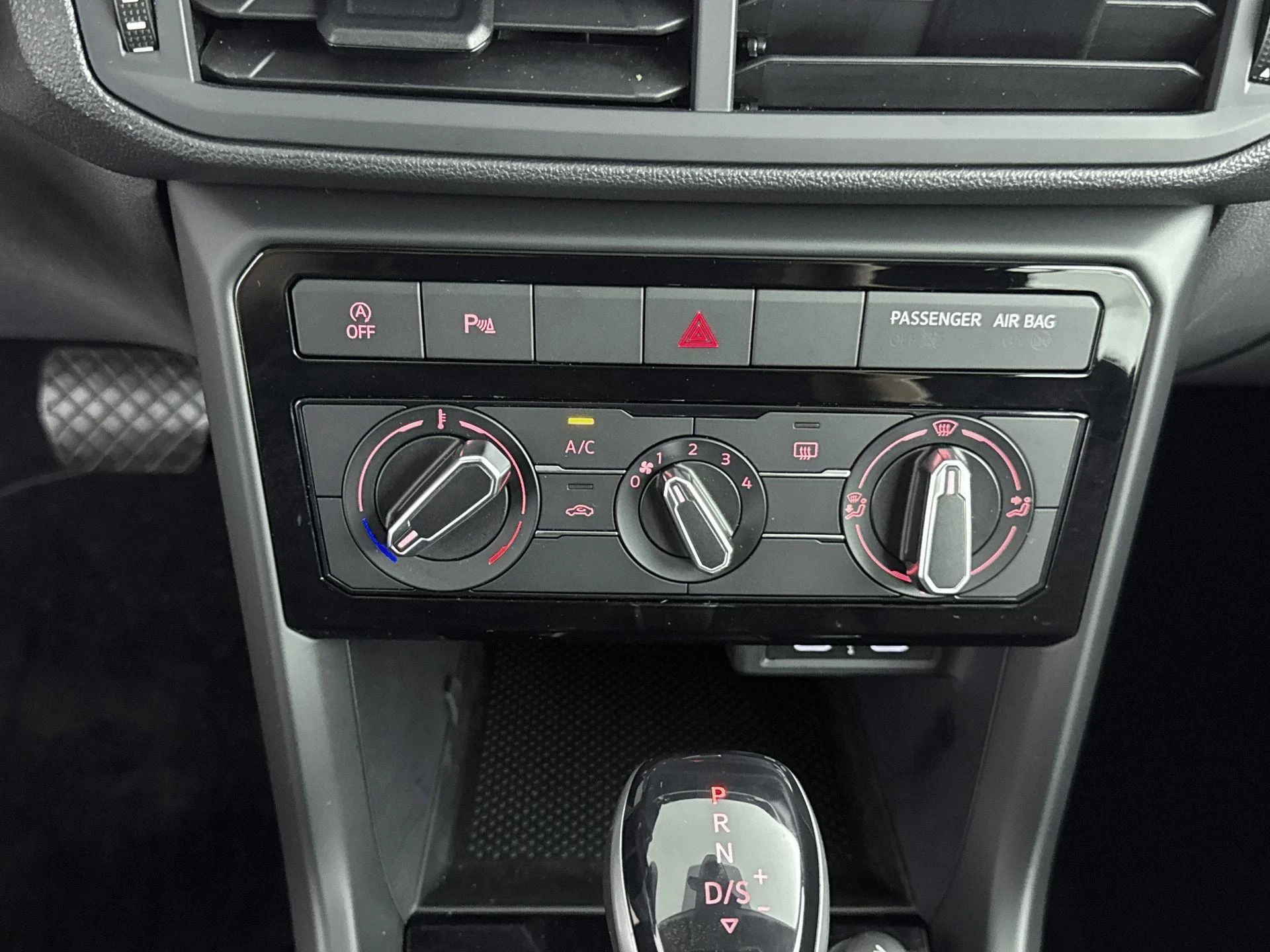 Volkswagen-T-Cross-image-16