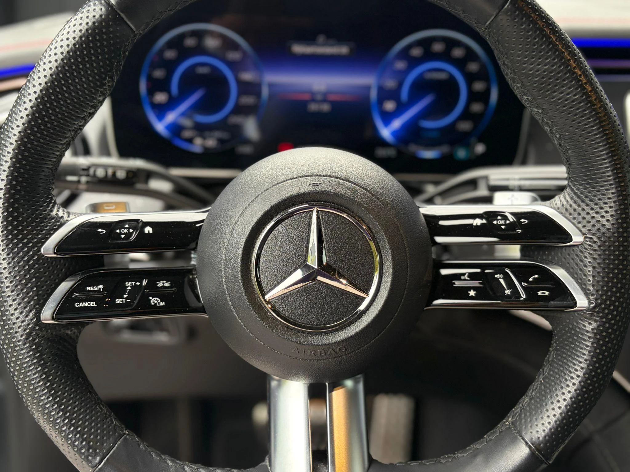 Mercedes-Benz-EQE-image-15