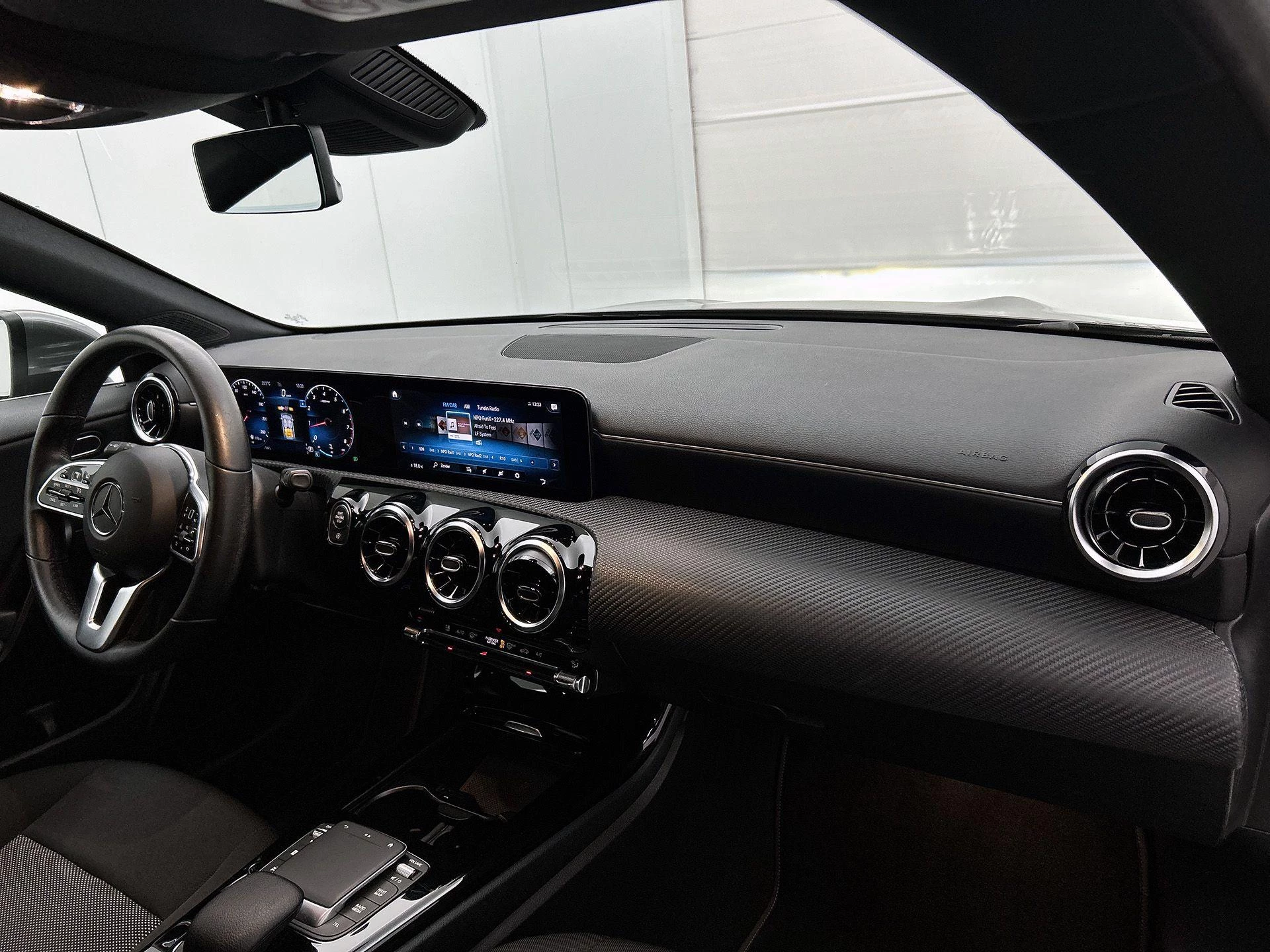 Mercedes-Benz-CLA-image-17
