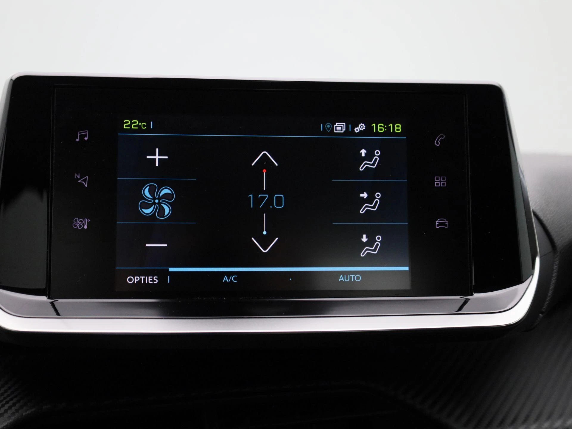 Peugeot-e-208-image-27