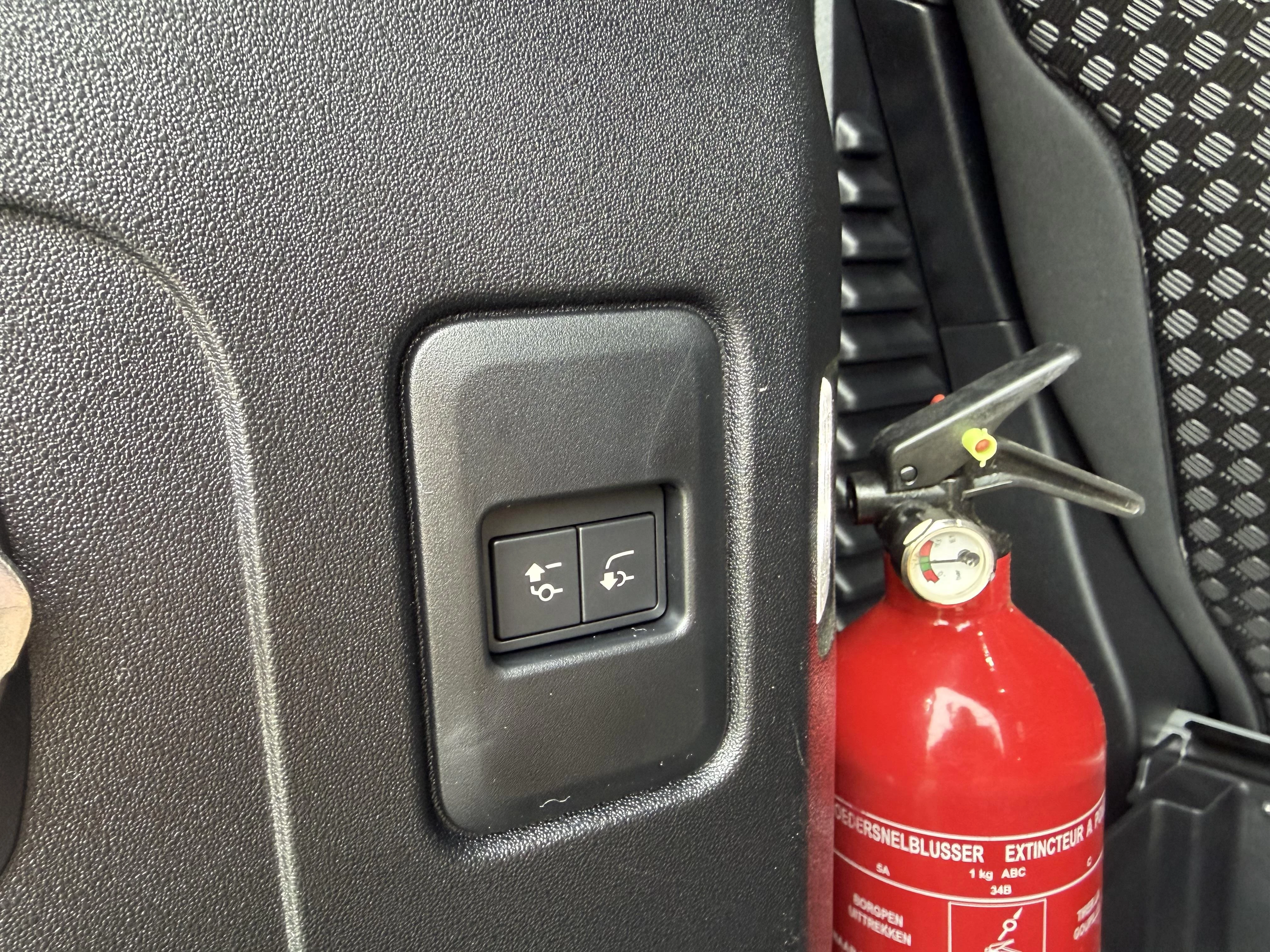 Land Rover-Defender-image-29