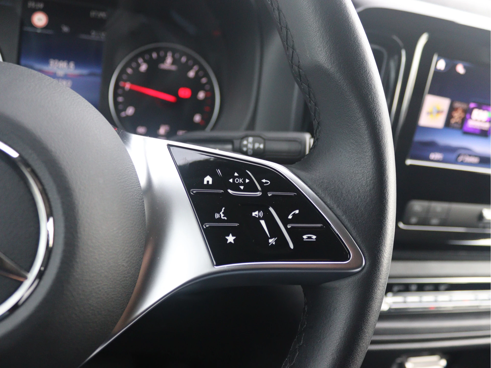 Mercedes-Benz-Vito-image-7