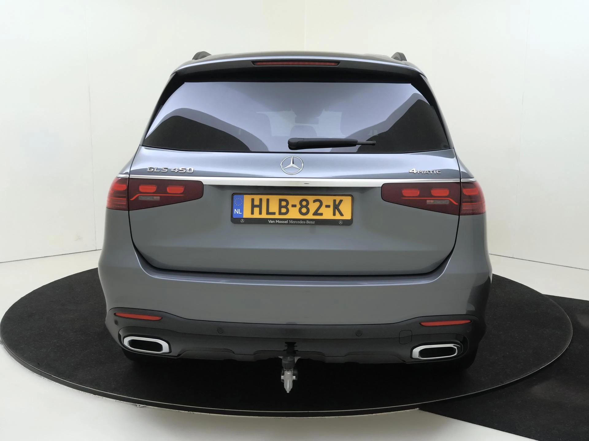 Mercedes-Benz-GLS-image-6